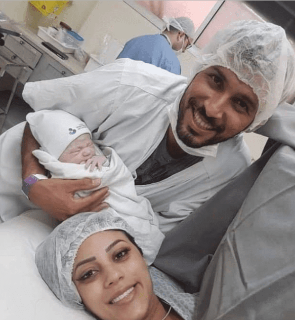 Edgar Costa et sa femme avec leur enfant.  |  Photo : facebook.com/canalrmcoficial