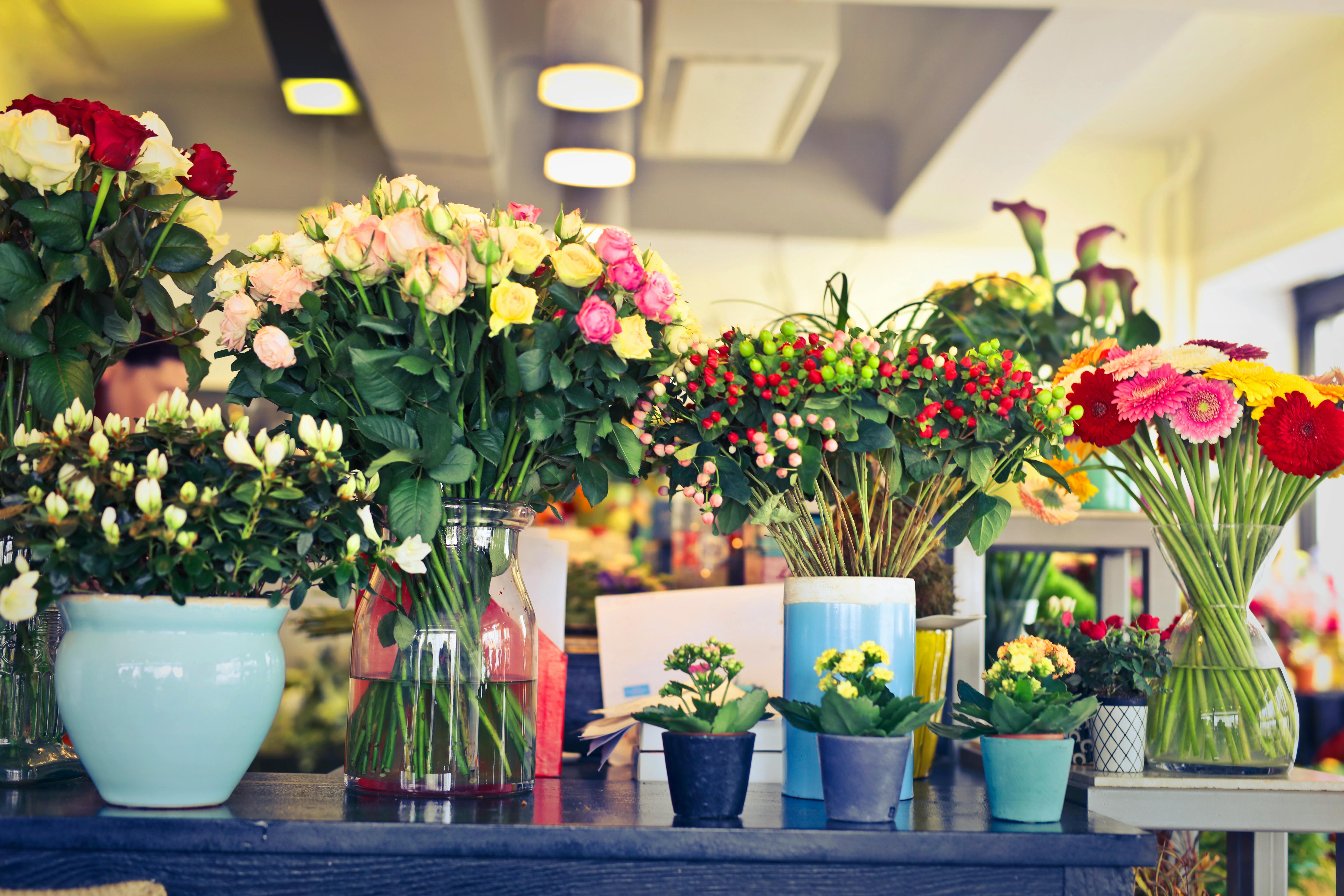 A table filled with flowers and vases | Source: Pexels