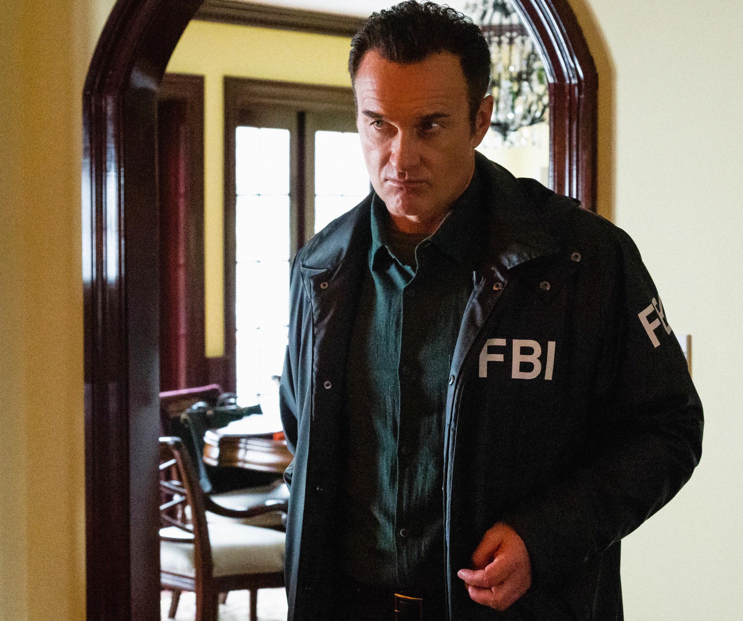Julian McMahon pictured on the set of "FBI: Most Wanted," 2021 | Source: Getty Images