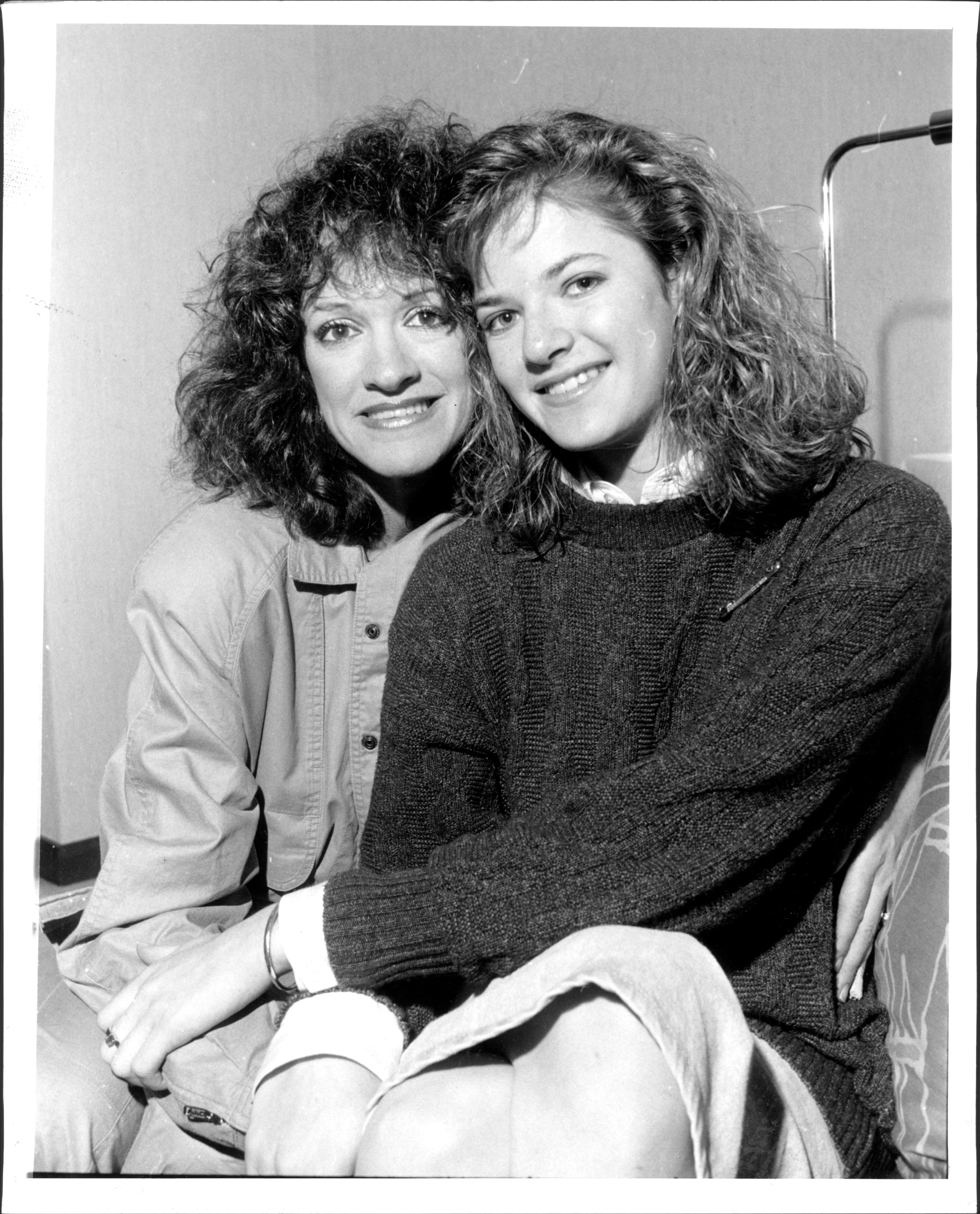 Andrea Elson, star of ALF with her mother Elinor on April 21, 1987 | Source: Getty Images