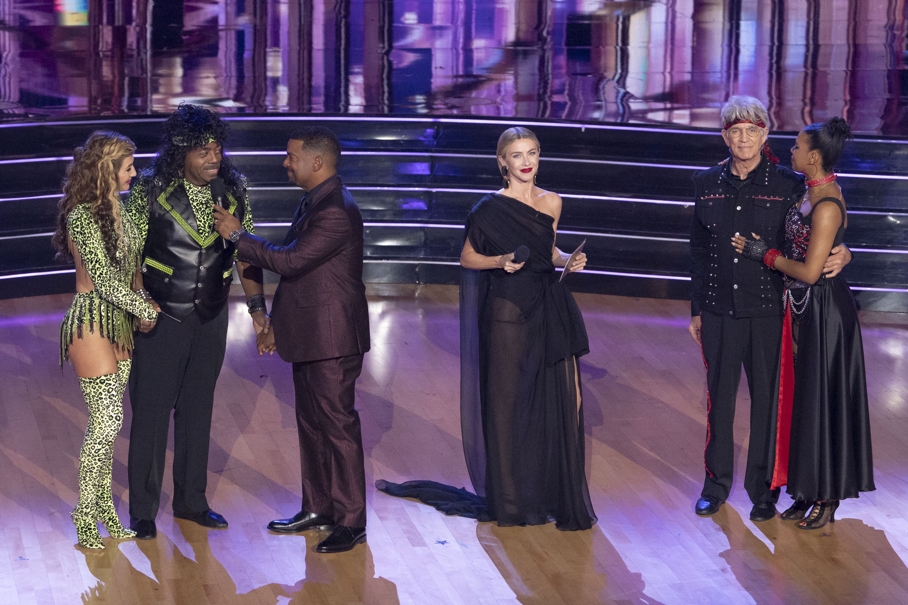 Alfonso Ribeiro and Julianne Hough speaking with Reginald VelJohnson and Emma Slater, and Eric Roberts and Britt Stewart about their eliminations on October 8, 2024. | Source: Getty Images