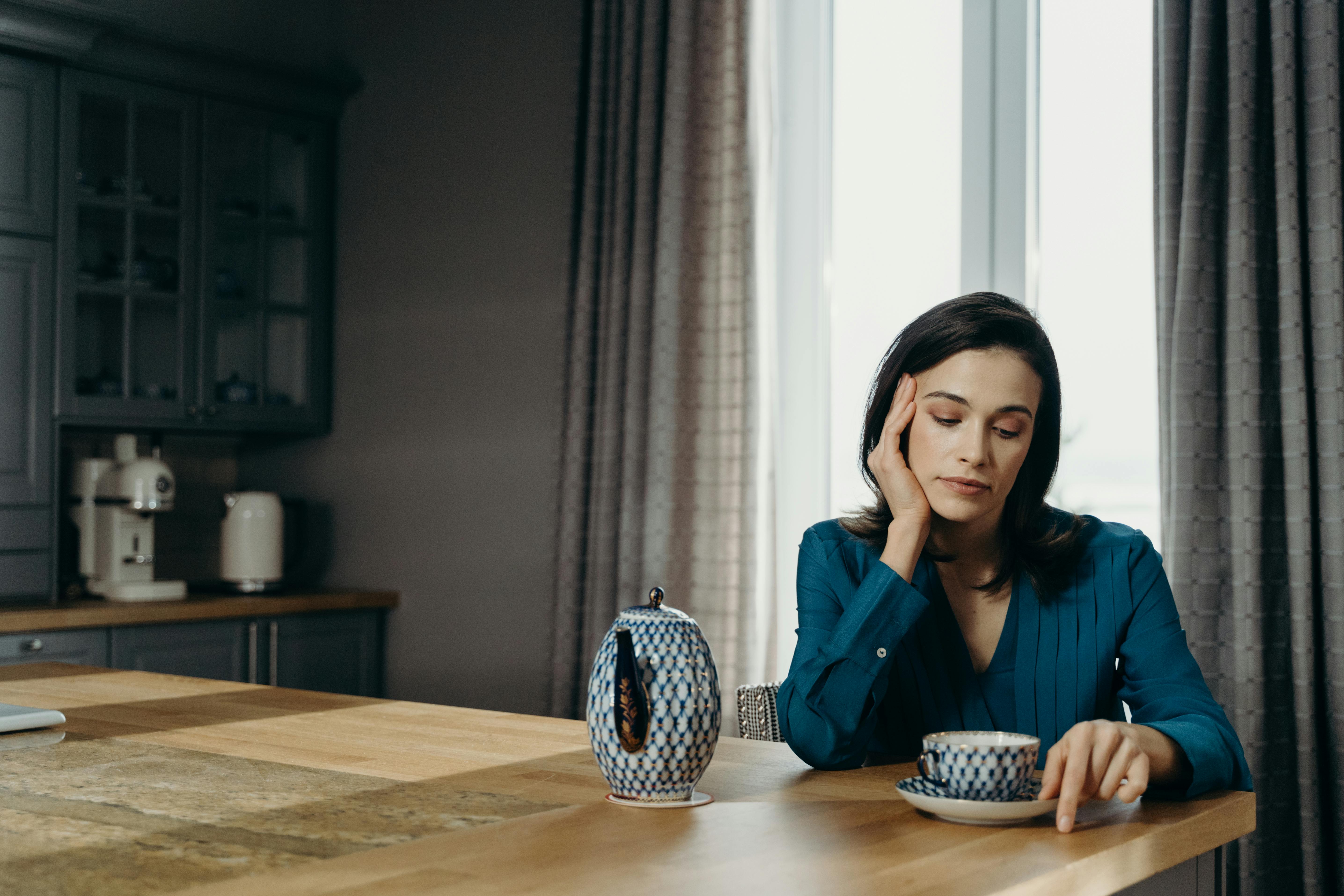 A woman deep in thought | Source: Pexels