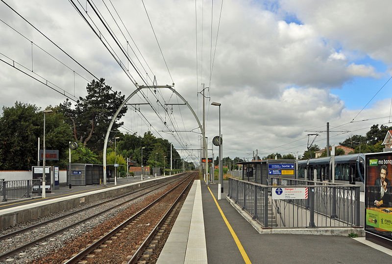 Gare de Pessac (Département de la Gironde, France). | Source : Wikimedia Commons