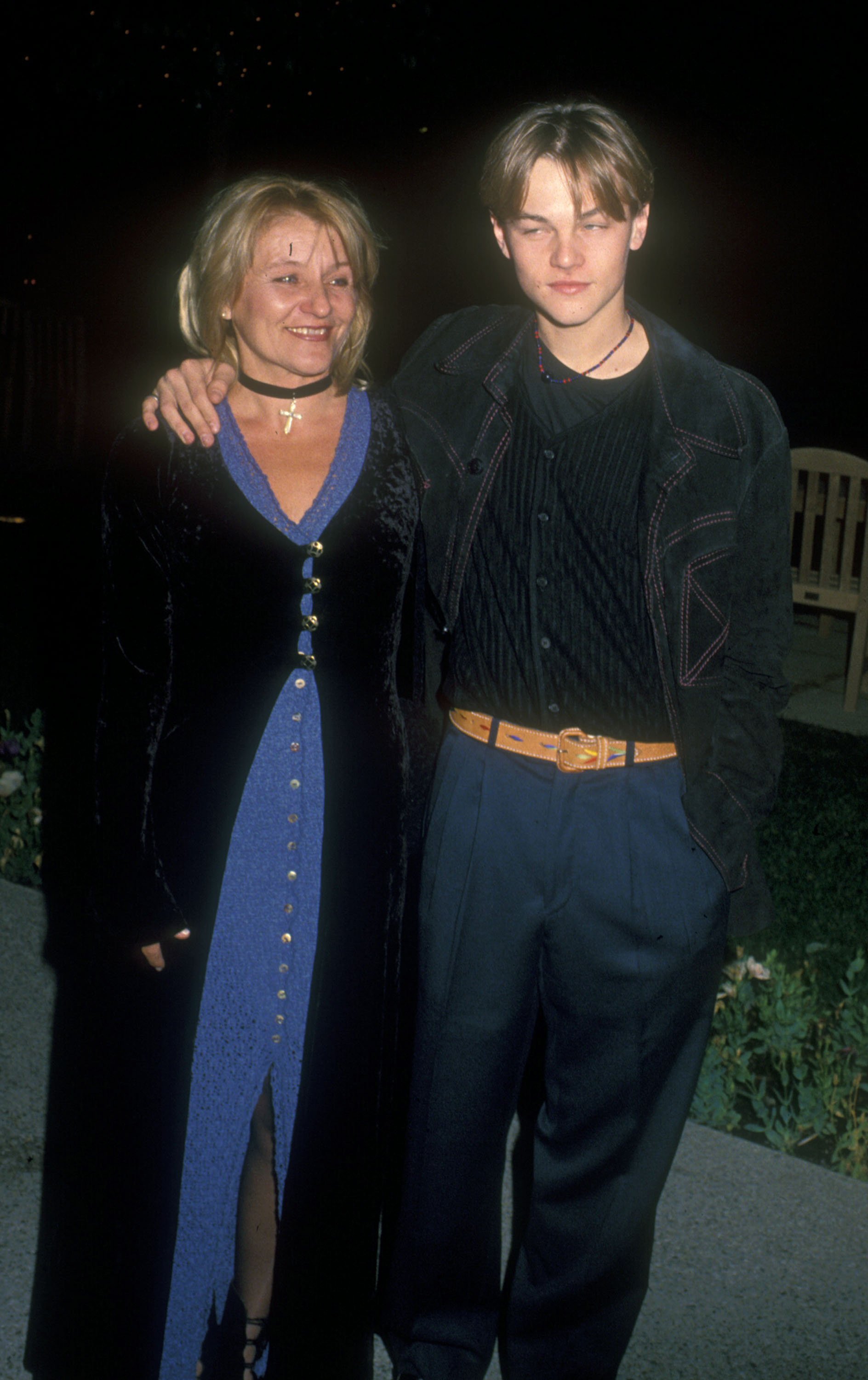 Leonardo DiCaprio mit seiner Mutter in Los Angeles im Jahr 2003 | Quelle: Getty Images