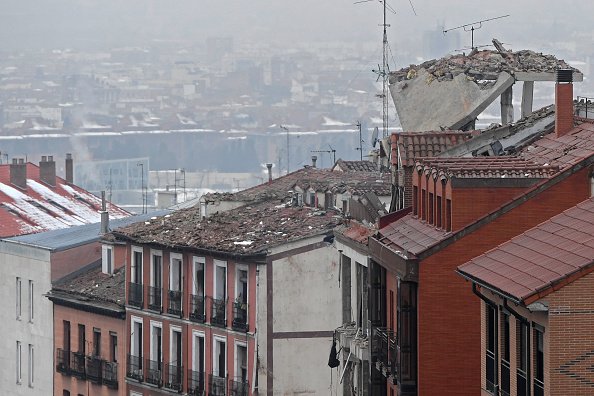 Imagen del edificio dañado en Madrid el 20 de enero de 2021 después de que una fuerte explosión lo sacudiera. | Foto: Getty Images