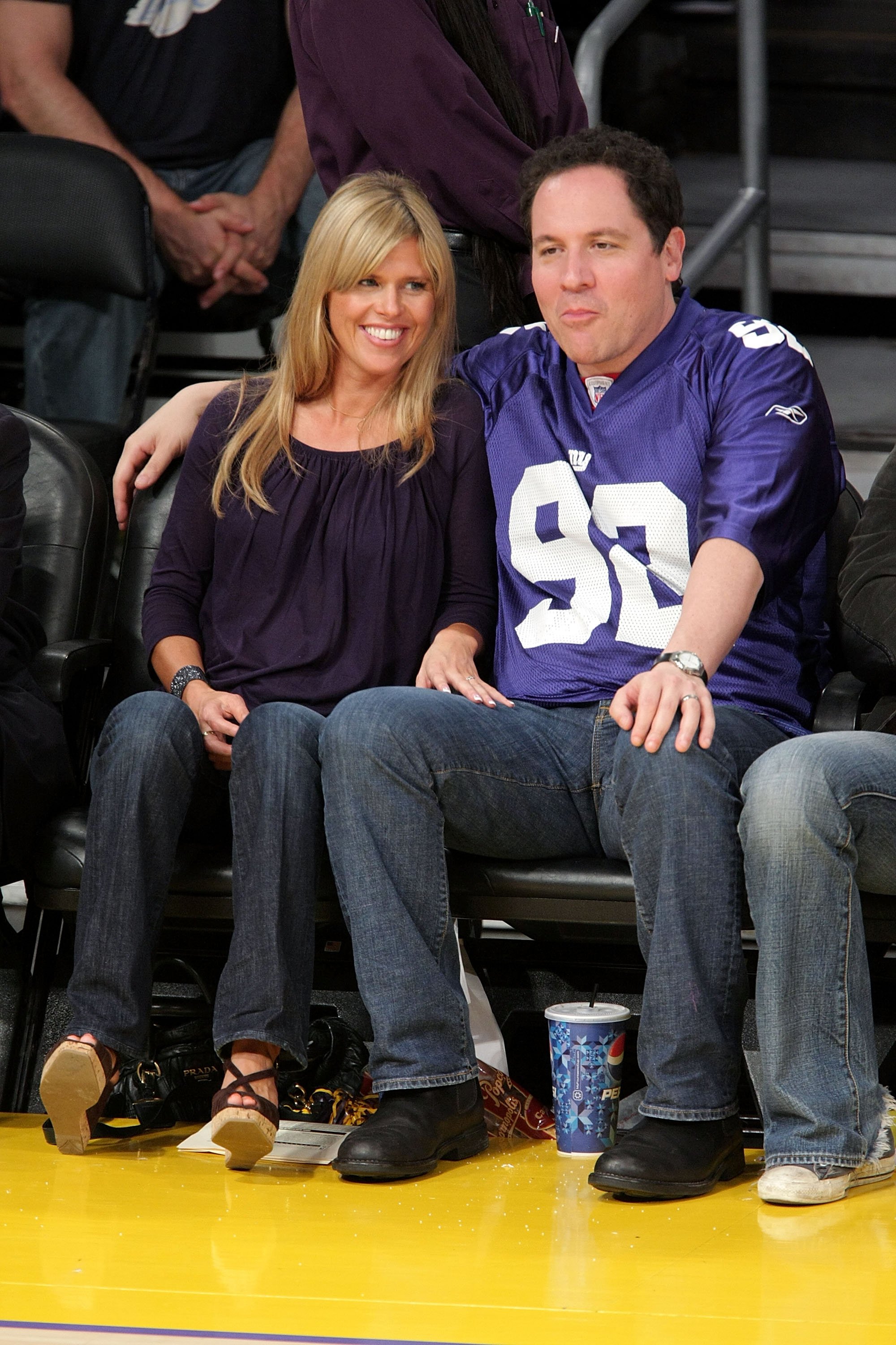 Joya Tillem and Jon Favreau watching an NBA playoff game between the Los Angeles Lakers against Utah Jazz at the Staples Center in Los Angeles, California on May 14, 2008 | Source: Getty Images