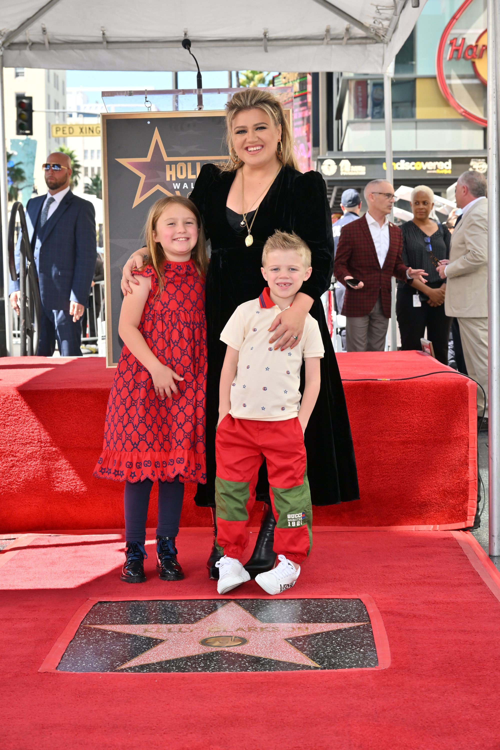 Kelly Clarkson and children River Rose Blackstock and Remington Alexander Blackstock pose during the Star Ceremony for Kelly Clarkson on the Hollywood Walk of Fame on September 19, 2022 in Los Angeles, California | Source: Getty Images 