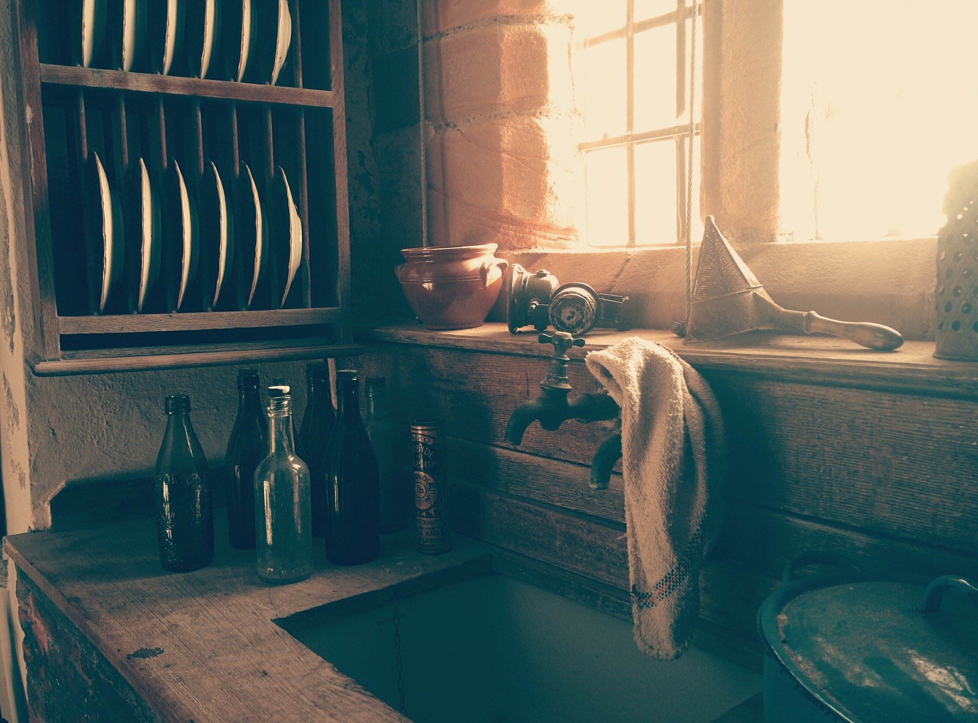 Trapo de cocina en lavaplatos. Fuente: Pixabay