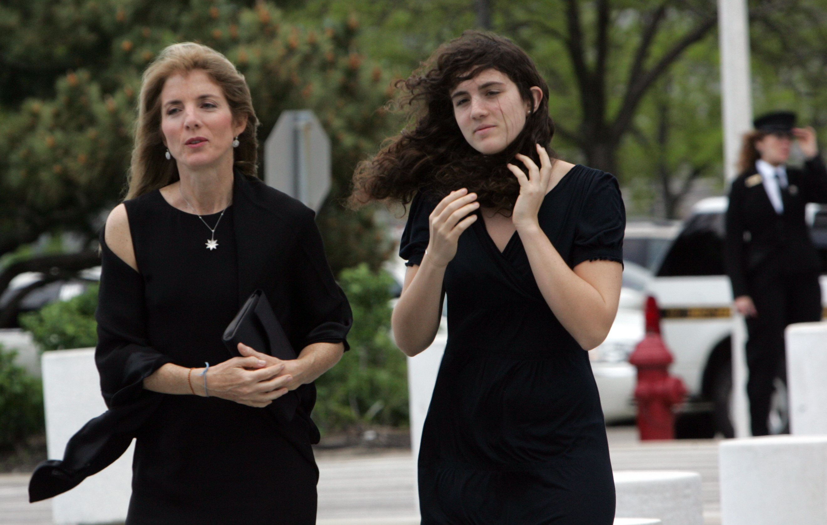 Caroline Kennedy arrives with her daughter Tatiana Schlossberg at the Profiles in Courage Awards Dinner on May 20, 2007. | Source: Getty Images