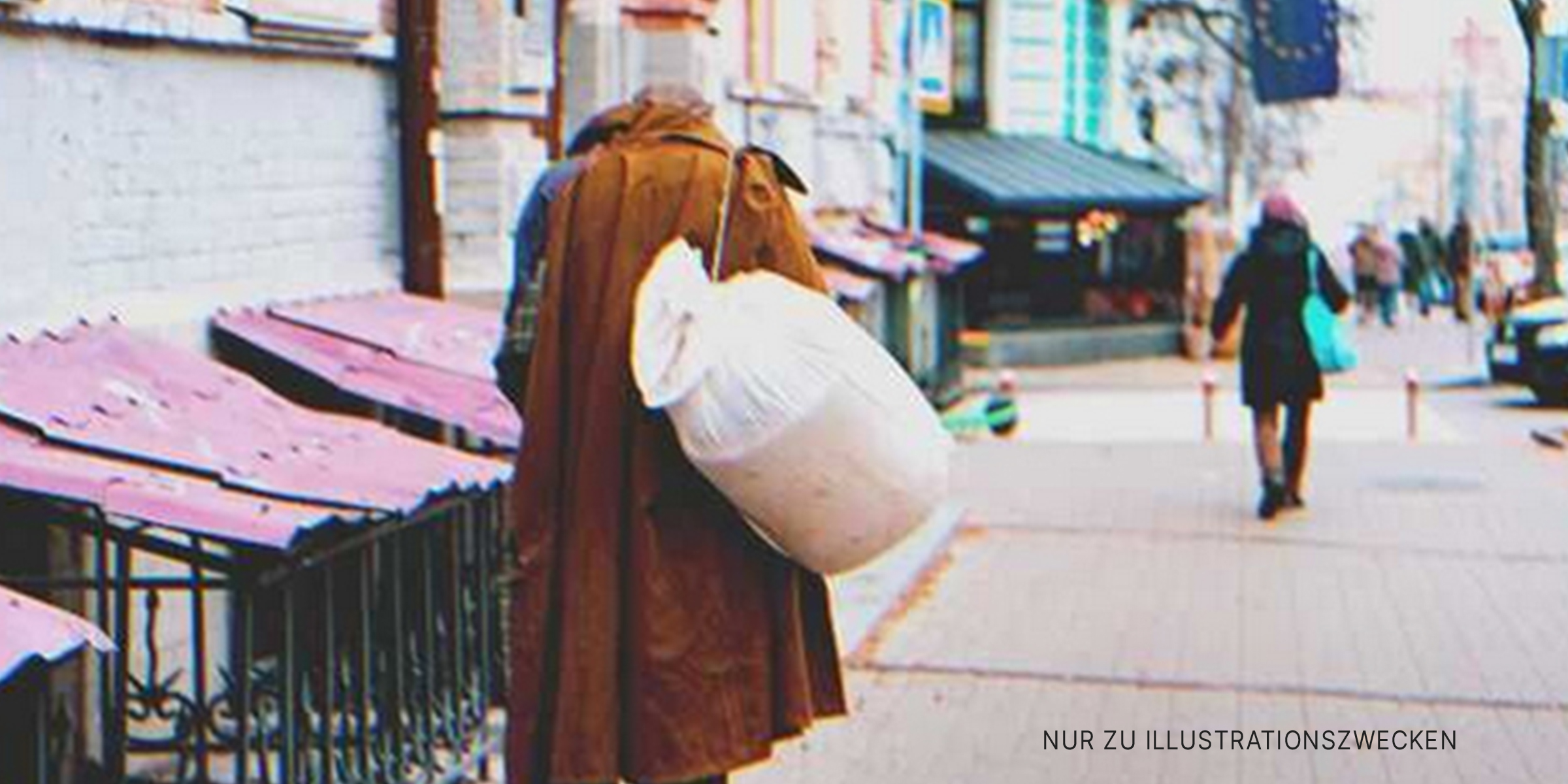 Obdachloser auf der Straße | Quelle: Shutterstock