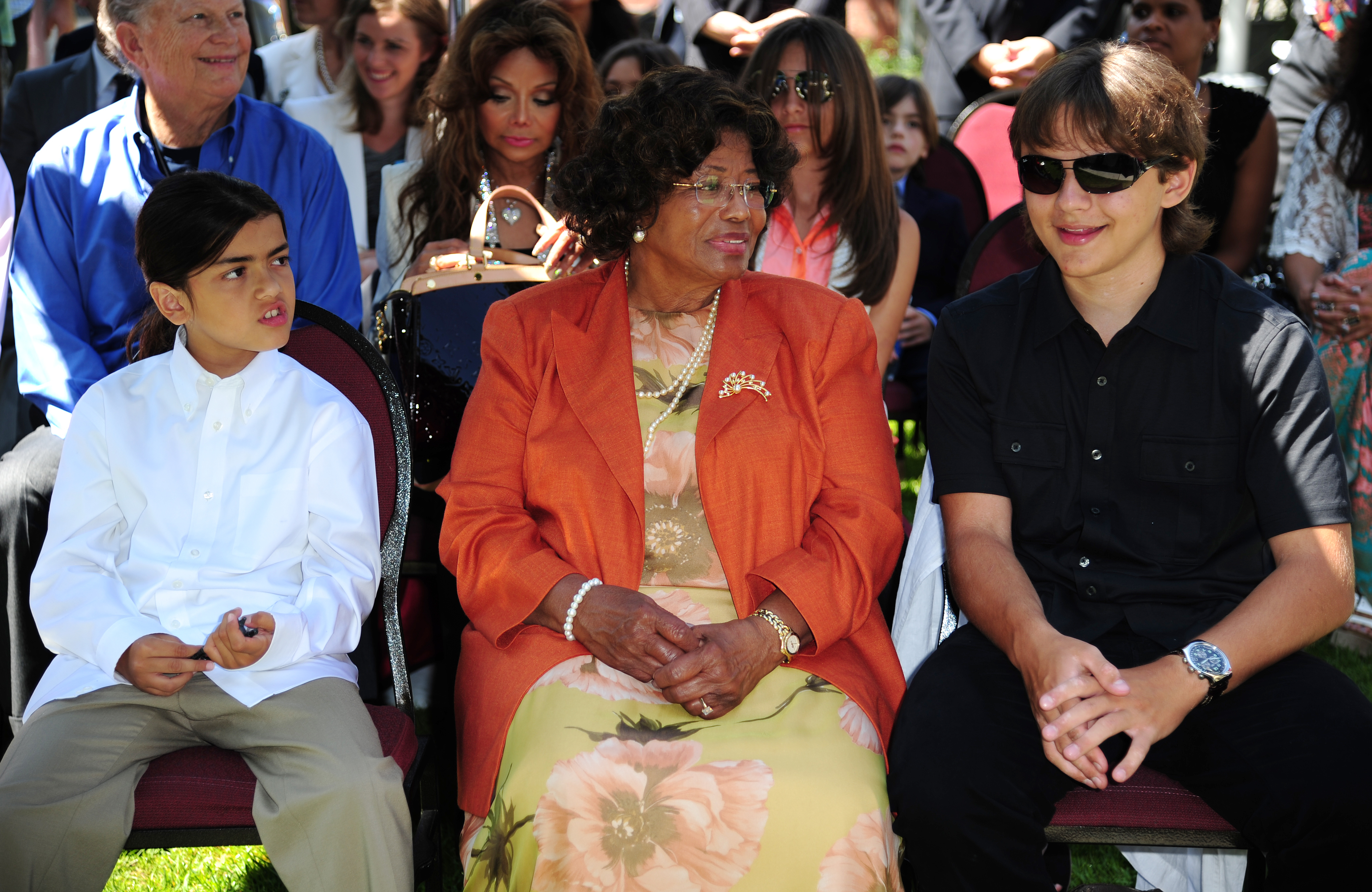 Bigi, Katherine, and Prince Jackson at a ceremony honoring Michael Jackson at Children's Hospital in Los Angeles, California on August 8, 2011. | Source: Getty Images