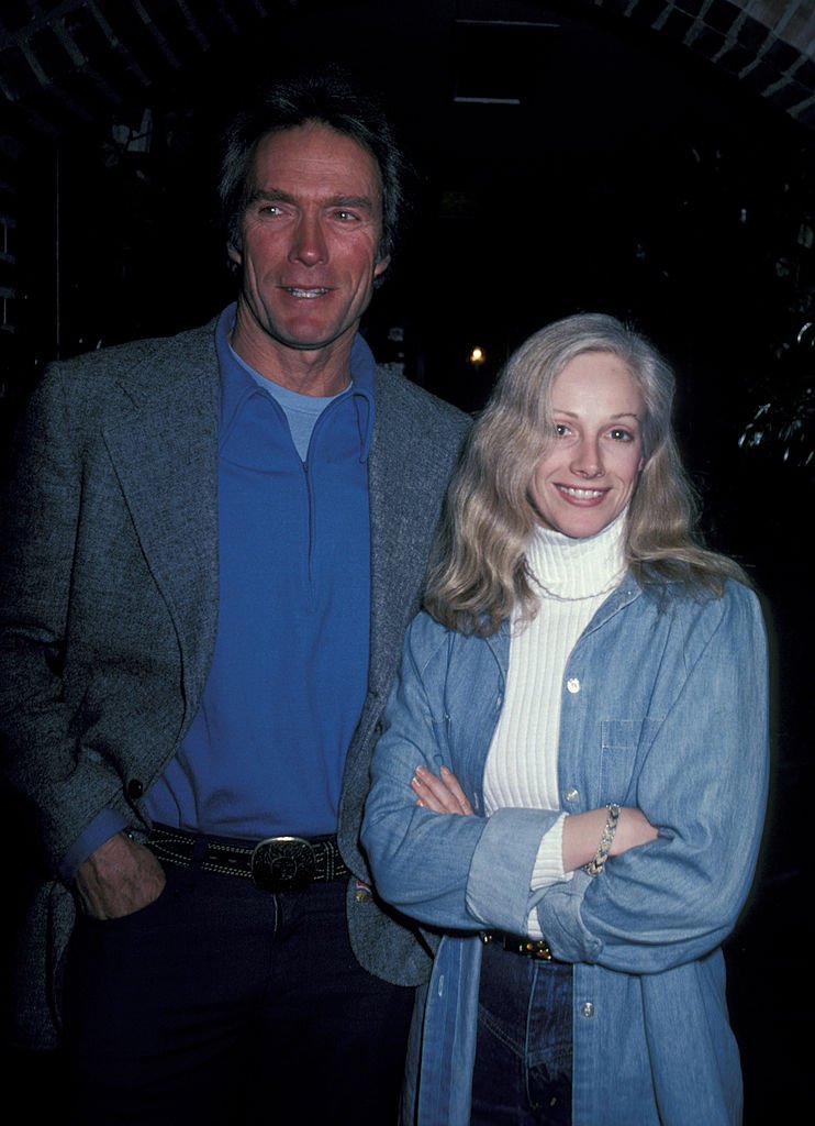 Clint Eastwood and Sondra Locke at Adriano's Restaurant on January 14, 1982. | Photo: Getty Images