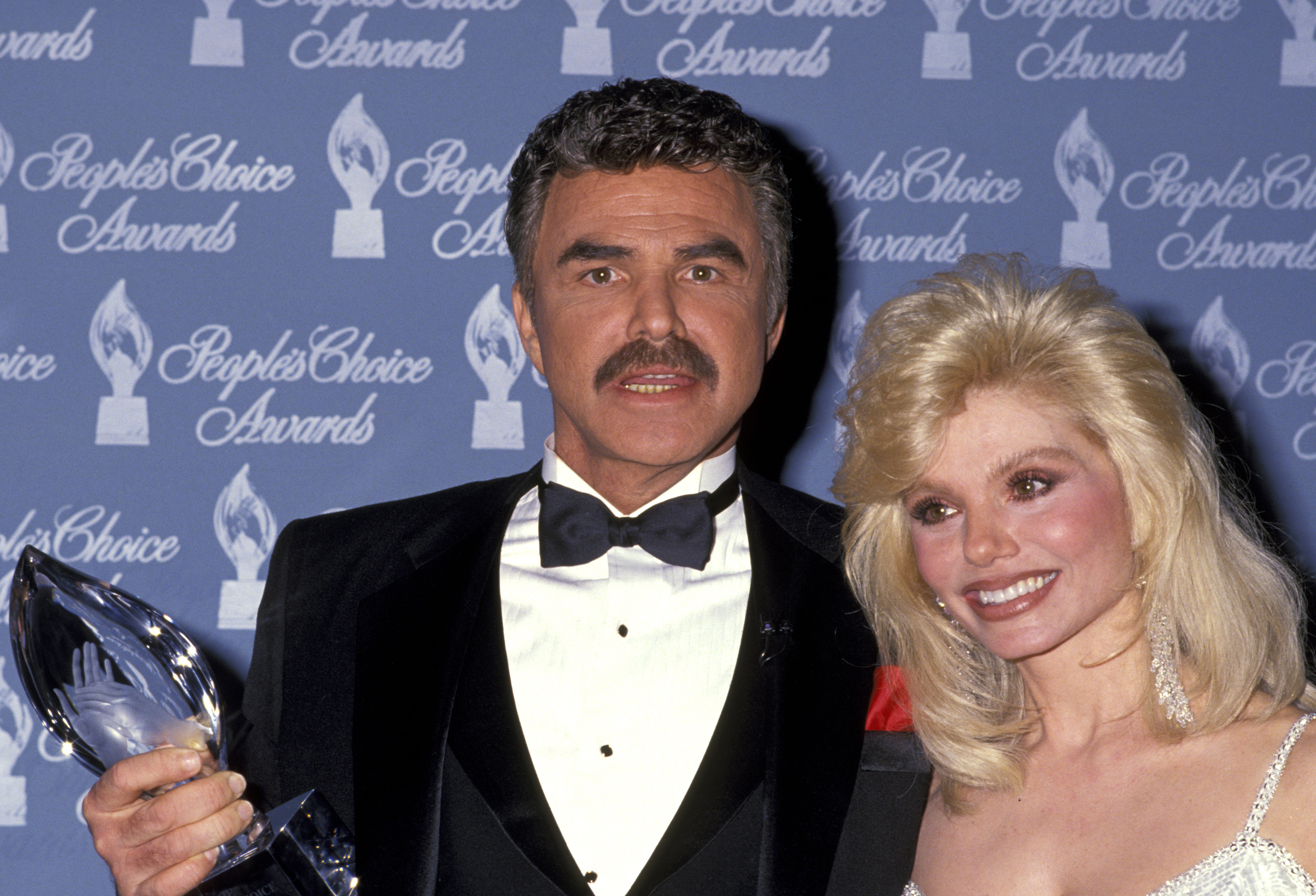 Burt Reynolds and Loni Anderson during 17th Annual People's Choice Awards on March 11, 1991, in Hollywood, California. | Source: Getty Images