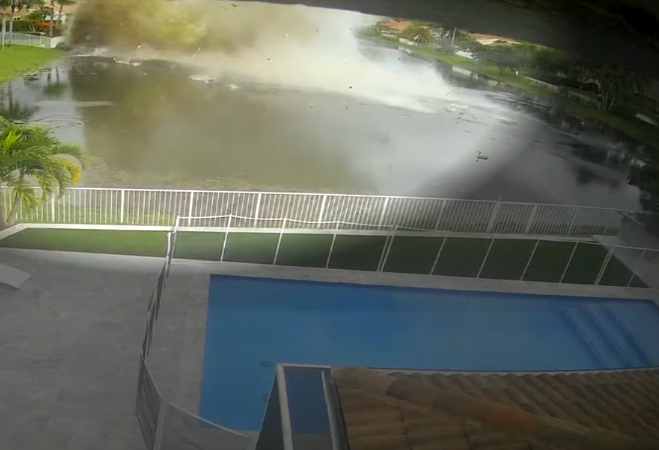 The moment the plane plummeted and crashed. | Source: YouTube/6abc Philadelphia