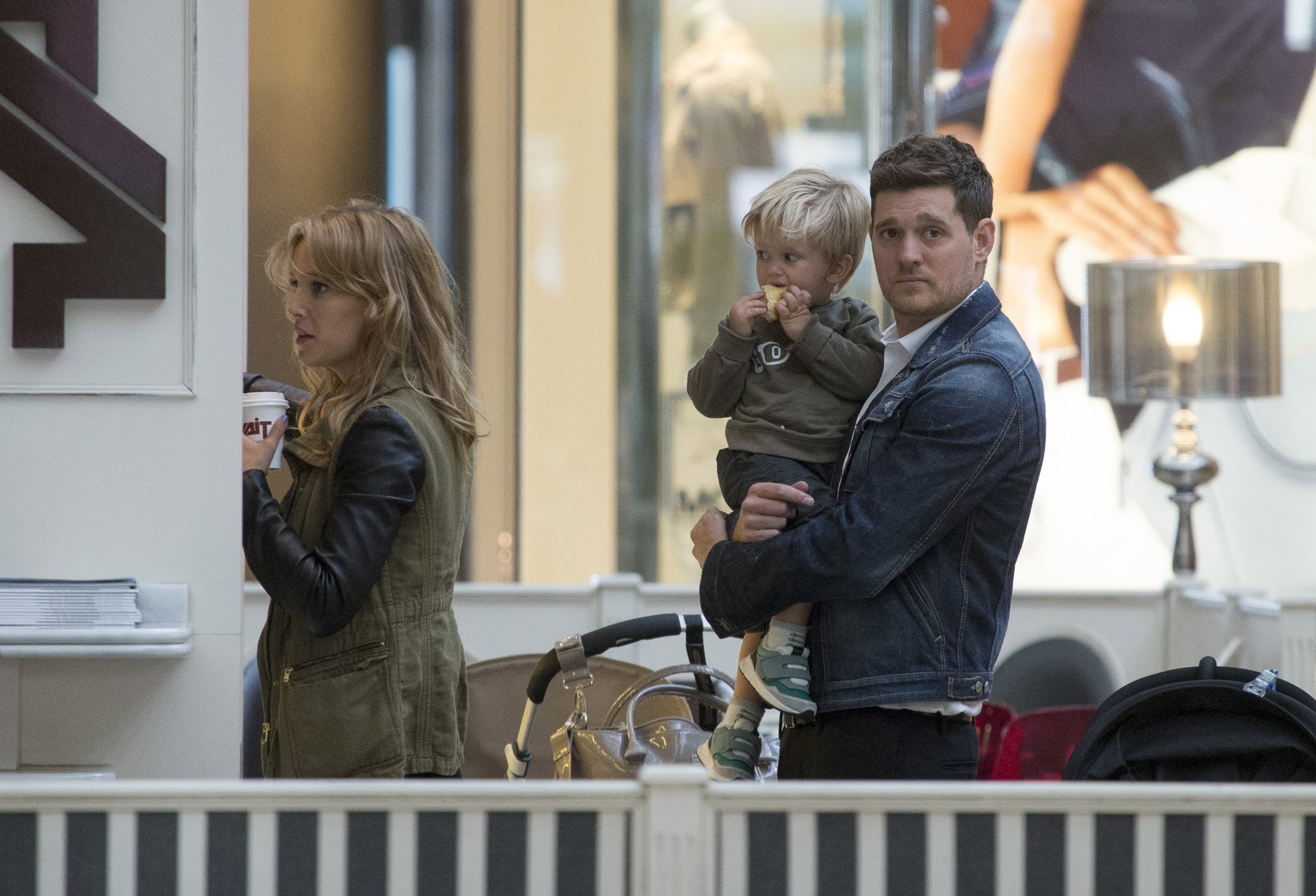 Luisana Lopilato and Michael Buble seen on an outing with their son Noah on April 28, 2015, in Madrid, Spain. | Source: Iconic/GC Images/Getty Images