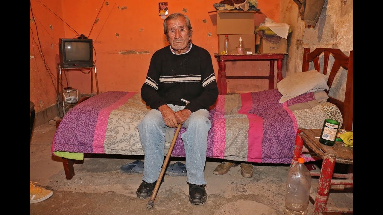 Jorge del Carmen Aguilera en su nueva habitación. Fuente: YouTube/Tiempo De San Juan Jorge del Carmen Aguilera en su nueva habitación. Fuente: YouTube/Tiempo De San Juan