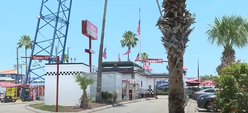 A Checkers restaurant from a news story about the incident dated May 23, 2025 | Source: Youtube/FOX 35 Orlando
