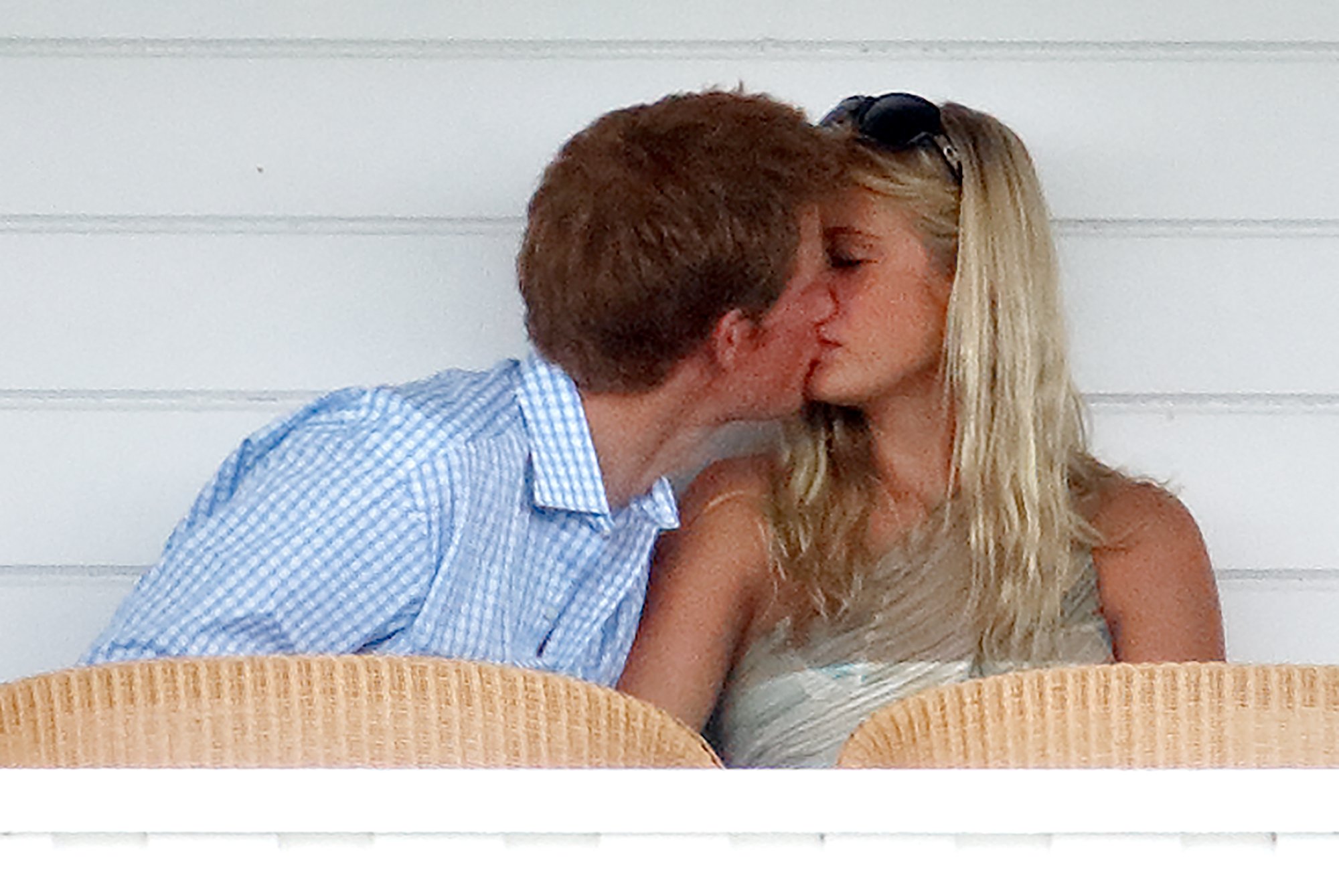 Harry photographed kissing Chelsy. | Source: Getty Images