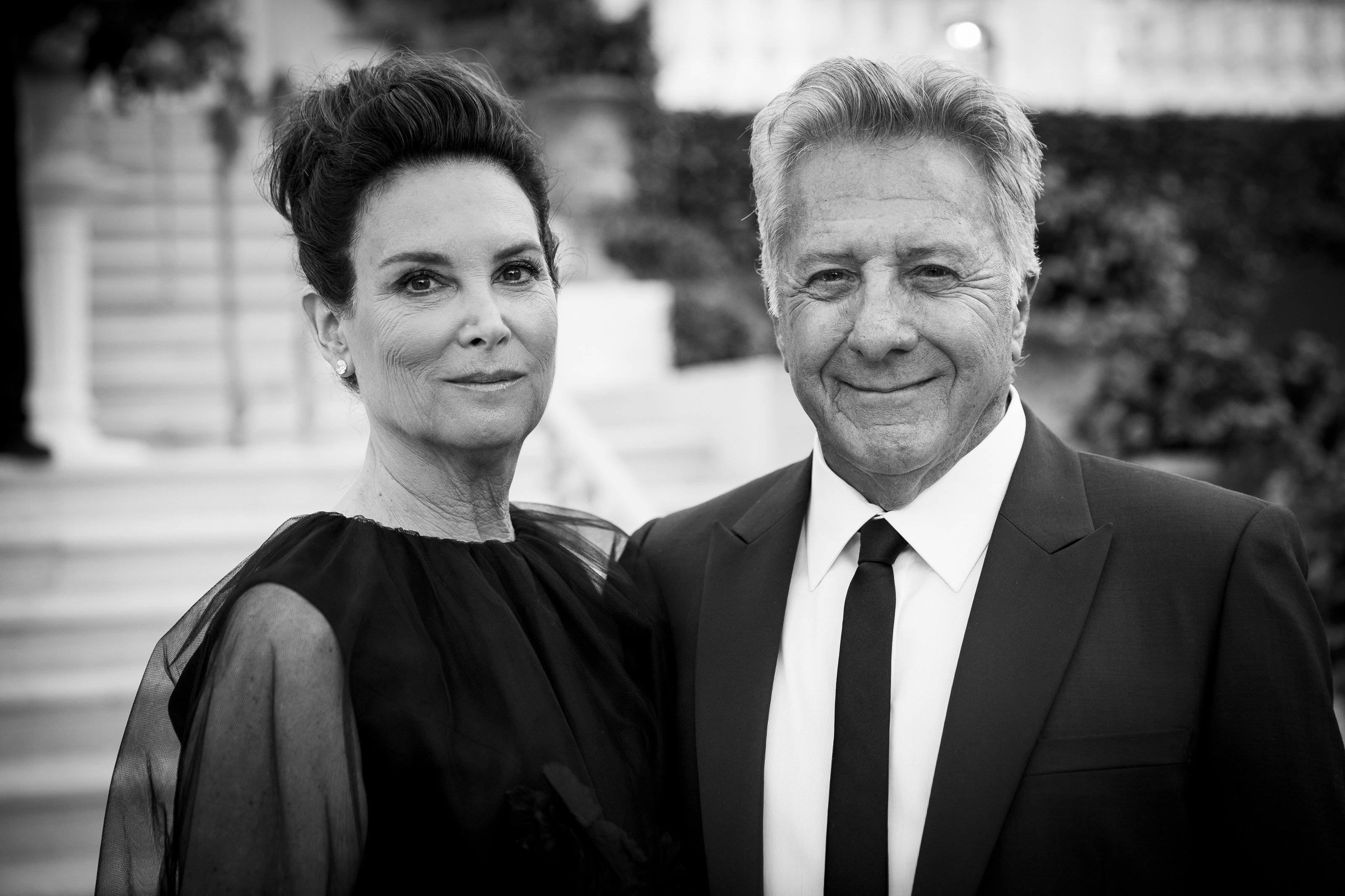  Lisa Hoffman and Dustin Hoffman arrive at the amfAR Gala Cannes 2017 at Hotel du Cap-Eden-Roc on May 25, 2017 in Cap d'Antibes, France. | Source: Getty Images