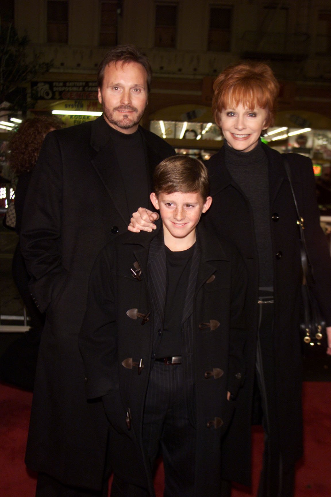 Reba McEntire and husband Narvel Blackstock and their son Shelby at the premiere of "A Walk To Remember" at the Chinese Theater in Los Angeles, Ca. Wednesday, Jan. 23, 2002. | Source: Getty Images