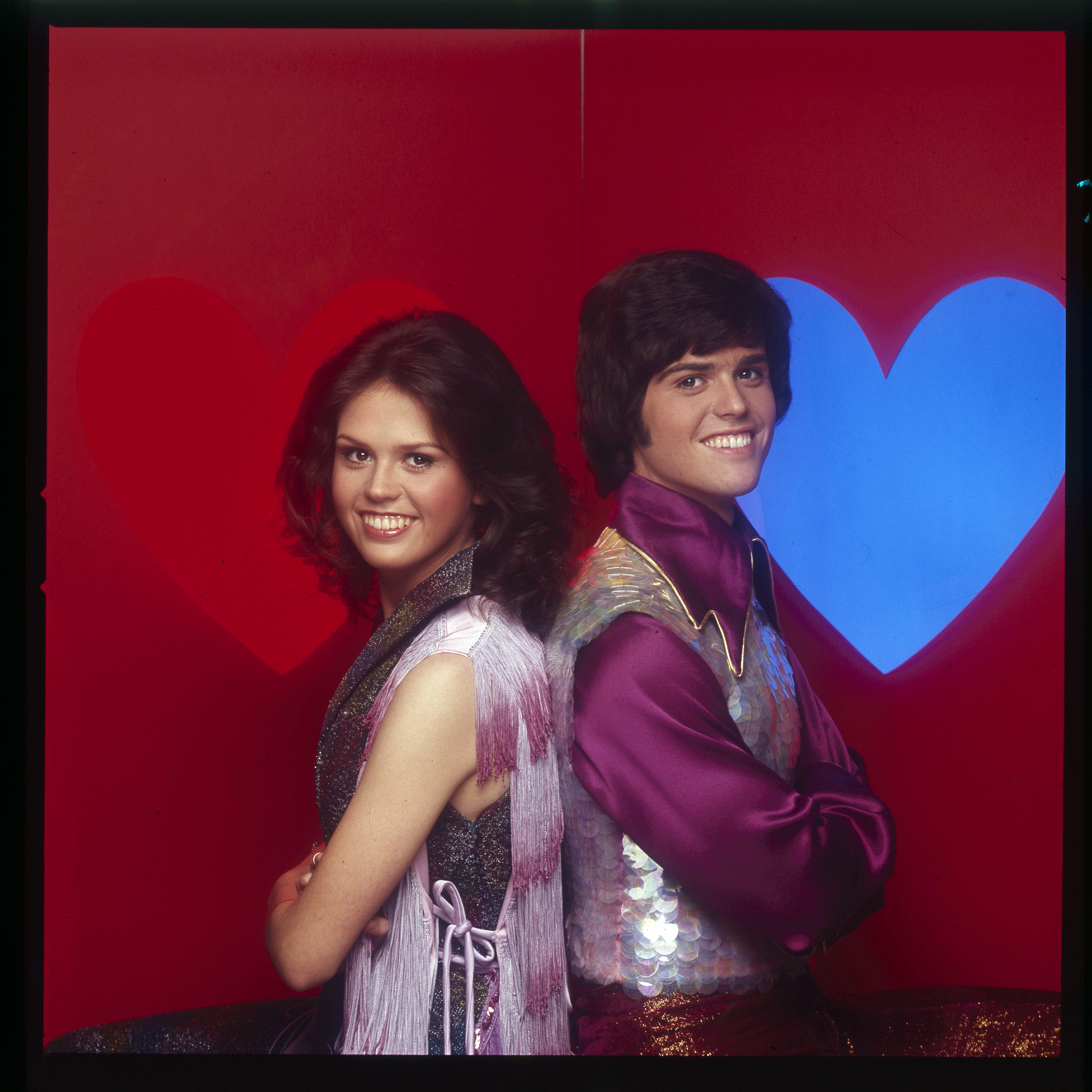 Marie Osmond and Donny Osmond on the set of “Donny & Marie” on December 8, 1975 | Source: Getty Images