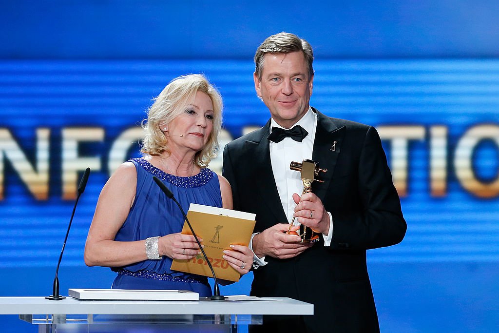 Claus Kleber und Sabine Christiansen besuchen die 'Goldene Kamera 2013' im Axel Springer Haus am 2. Februar 2013 in Berlin. (Foto von Franziska Krug) | Quelle: Ullstein bild über Getty Images