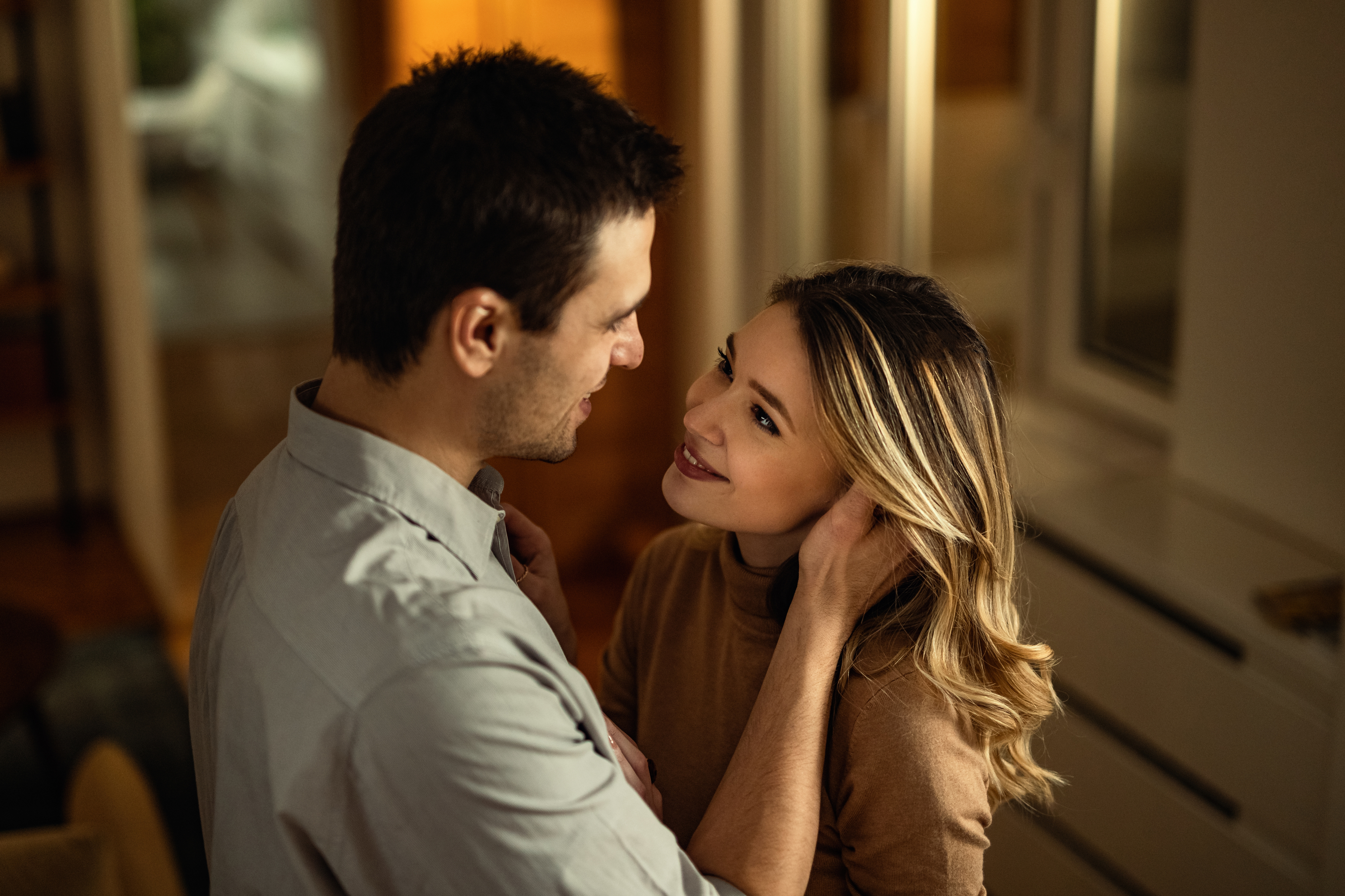 Young loving couple talking | Source: Shutterstock