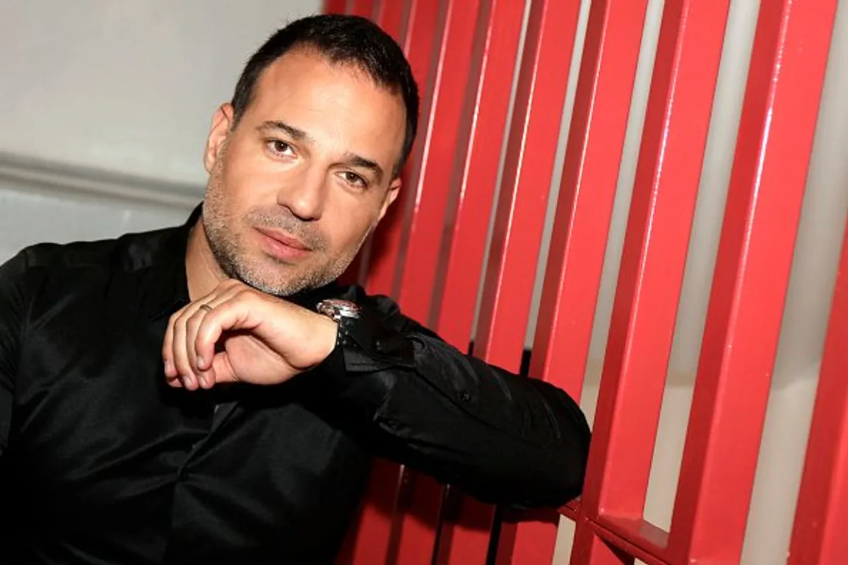 Le chanteur Mario Barravecchia pose lors d'une séance de portrait à Paris, France, le 06/04/2020. | Photo : Getty Images