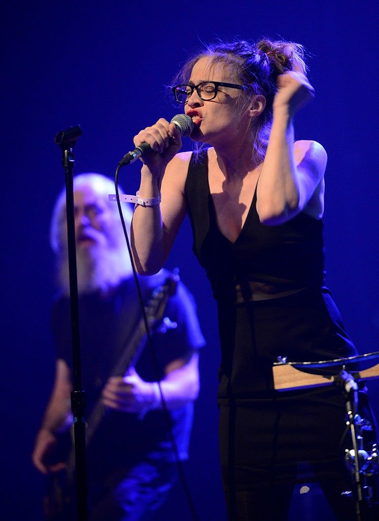 Fiona Apple performs onstage during the "We Rock with Standing Rock" benefit concert at The Fonda Theatre on December 18, 2016 |Photo: Getty Images