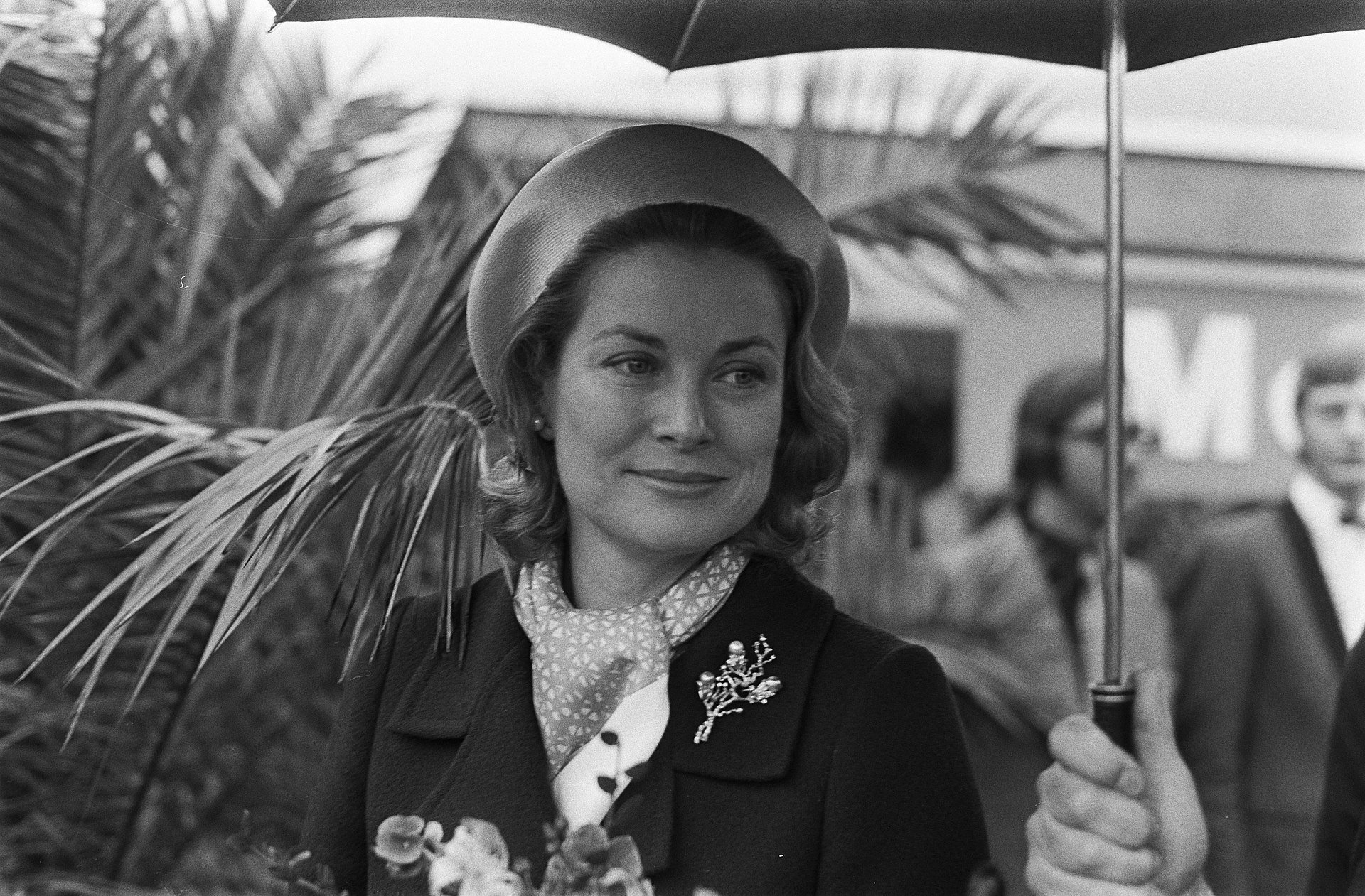 Princess Grace in 1972 | Source: Wikimedia Commons/Hans Peters / Anefo, Prinses Gracia van Monaco doopt op Floriade een lelie, Bestanddeelnr 925-8823, CC0 1.0