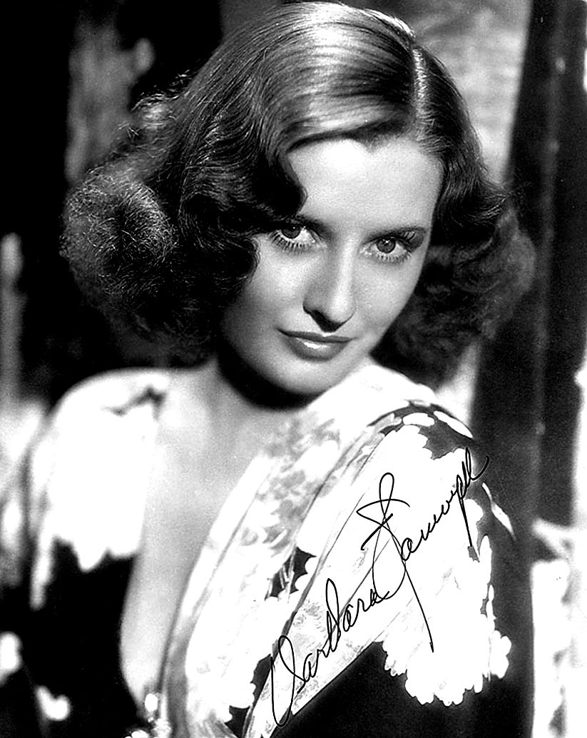 A signed publicity photo of Barbara Stanwyck circa 1930. | Photo: Wikimedia Commons
