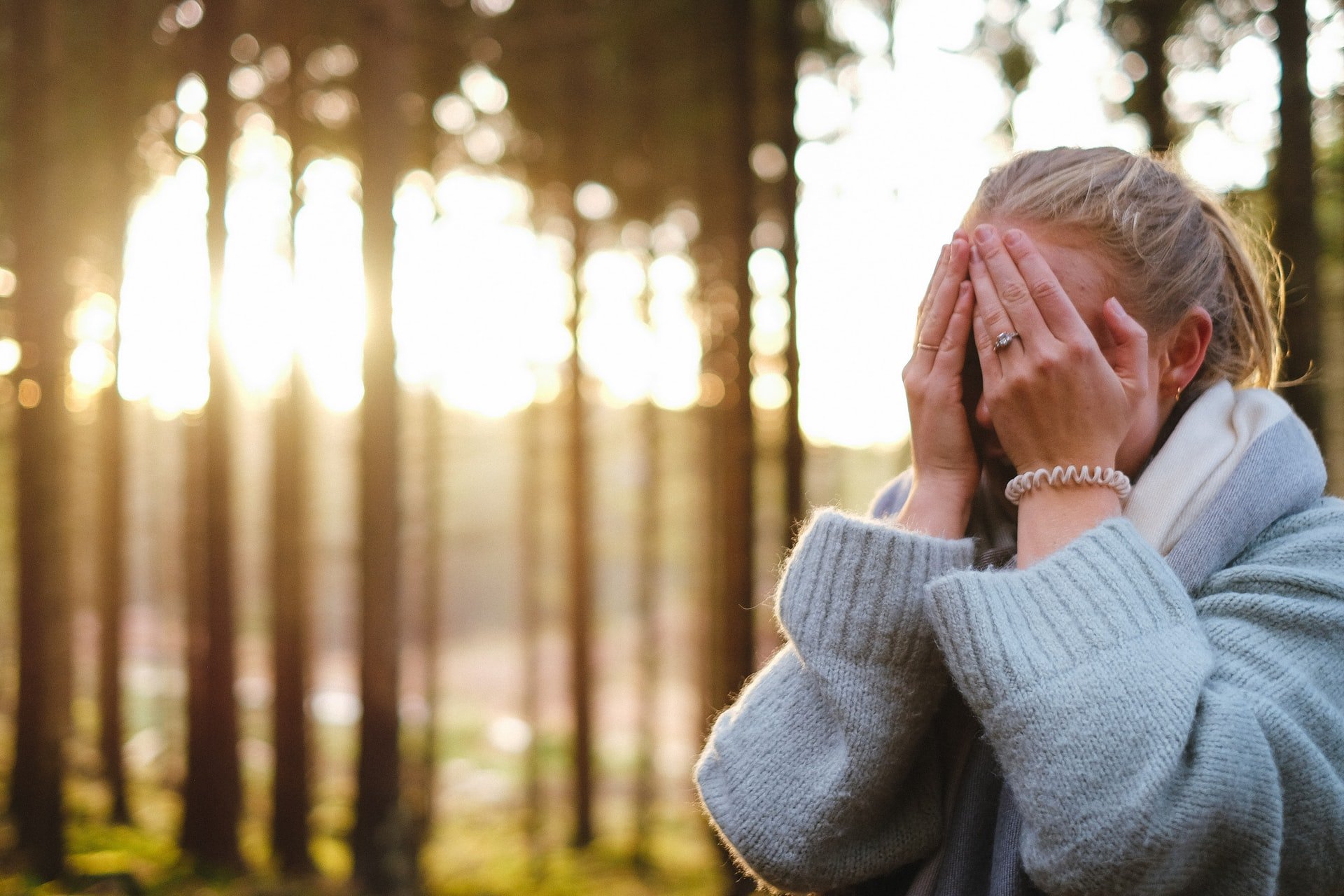 Her heart stopped when she looked at her kids | Source: Unsplash