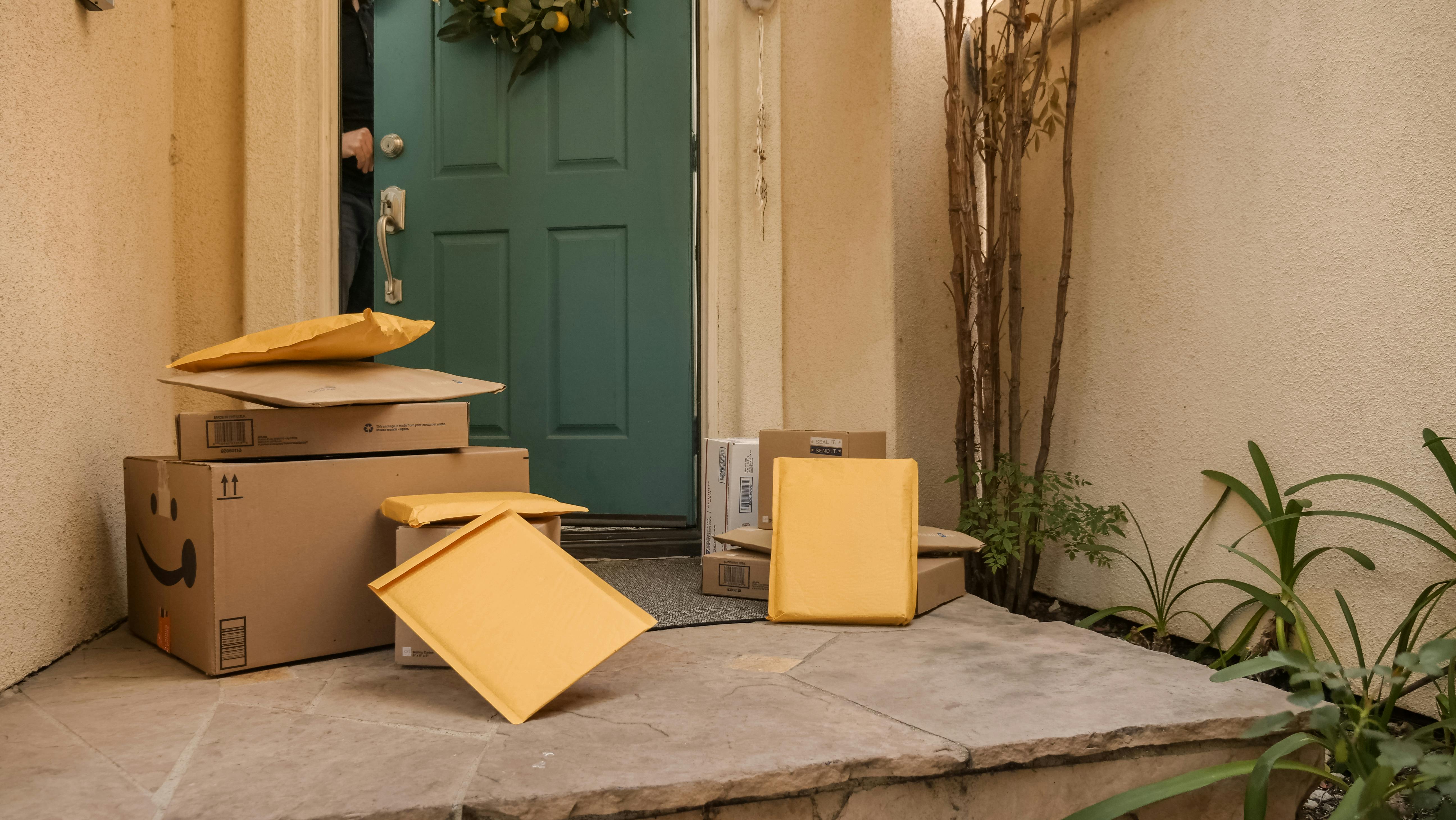 A stack of delivery parcels | Source: Pexels