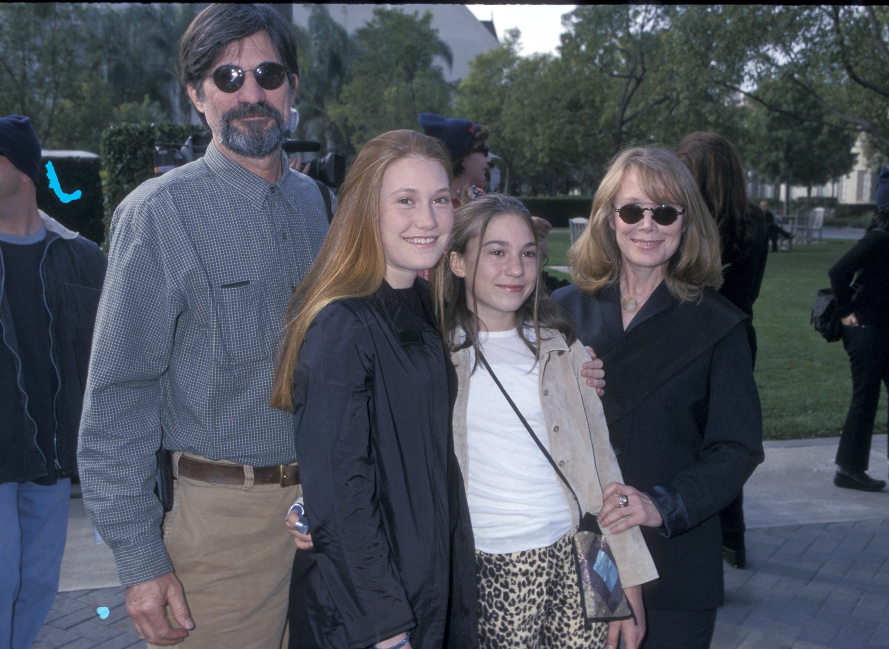 Jack Fisk pictured with his daughters Schuyler Fisk and Madison Fisk and his wife Sissy Spacek at the "Snow Day" premiere | Source: Getty Images