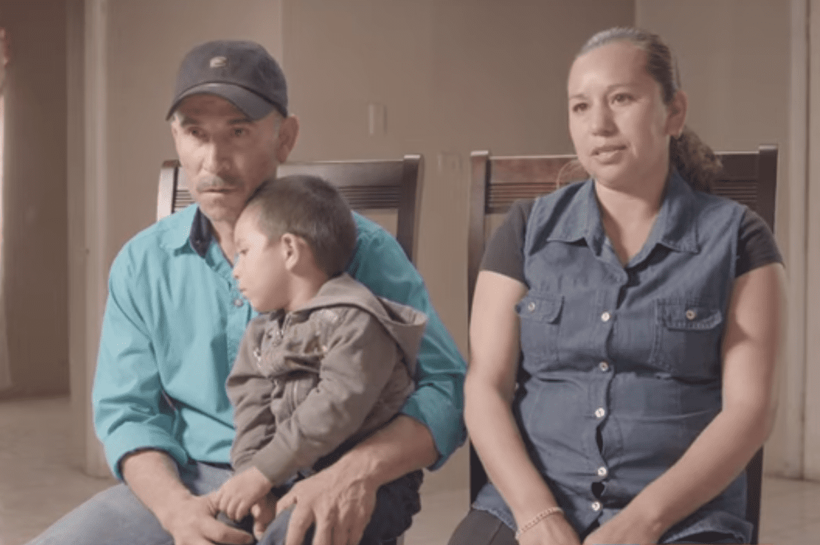 La familia Cañas González, de Tomochi, Chihuahua. | Foto: YouTube/Coppel La familia Cañas González, de Tomochi, Chihuahua. | Foto: YouTube/Coppel