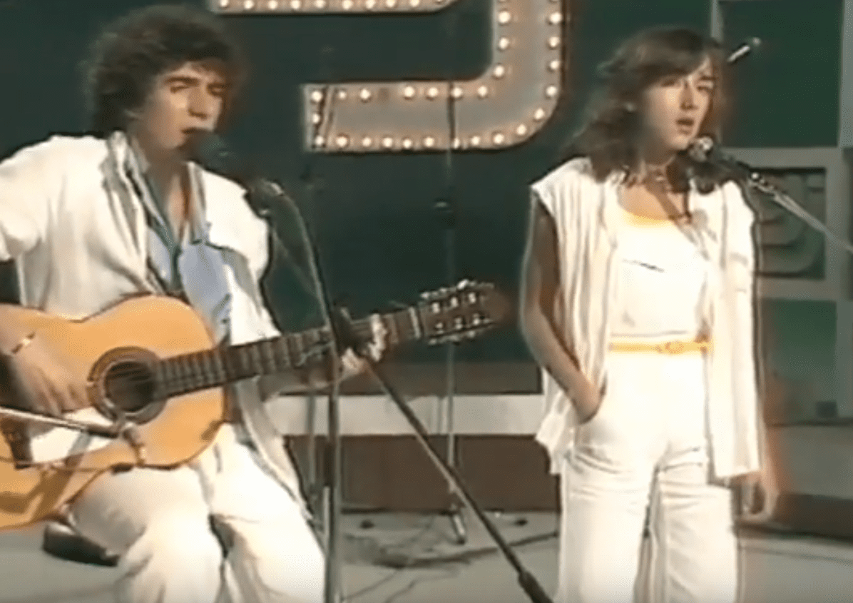 Debut de José María Cano y Ana Torroja en el programa "Gente Joven" de la 1 TVE año 1980. | Imagen: YouTube/Adrián Debut de José María Cano y Ana Torroja en el programa "Gente Joven" de la 1 TVE año 1980. | Imagen: YouTube/Adrián