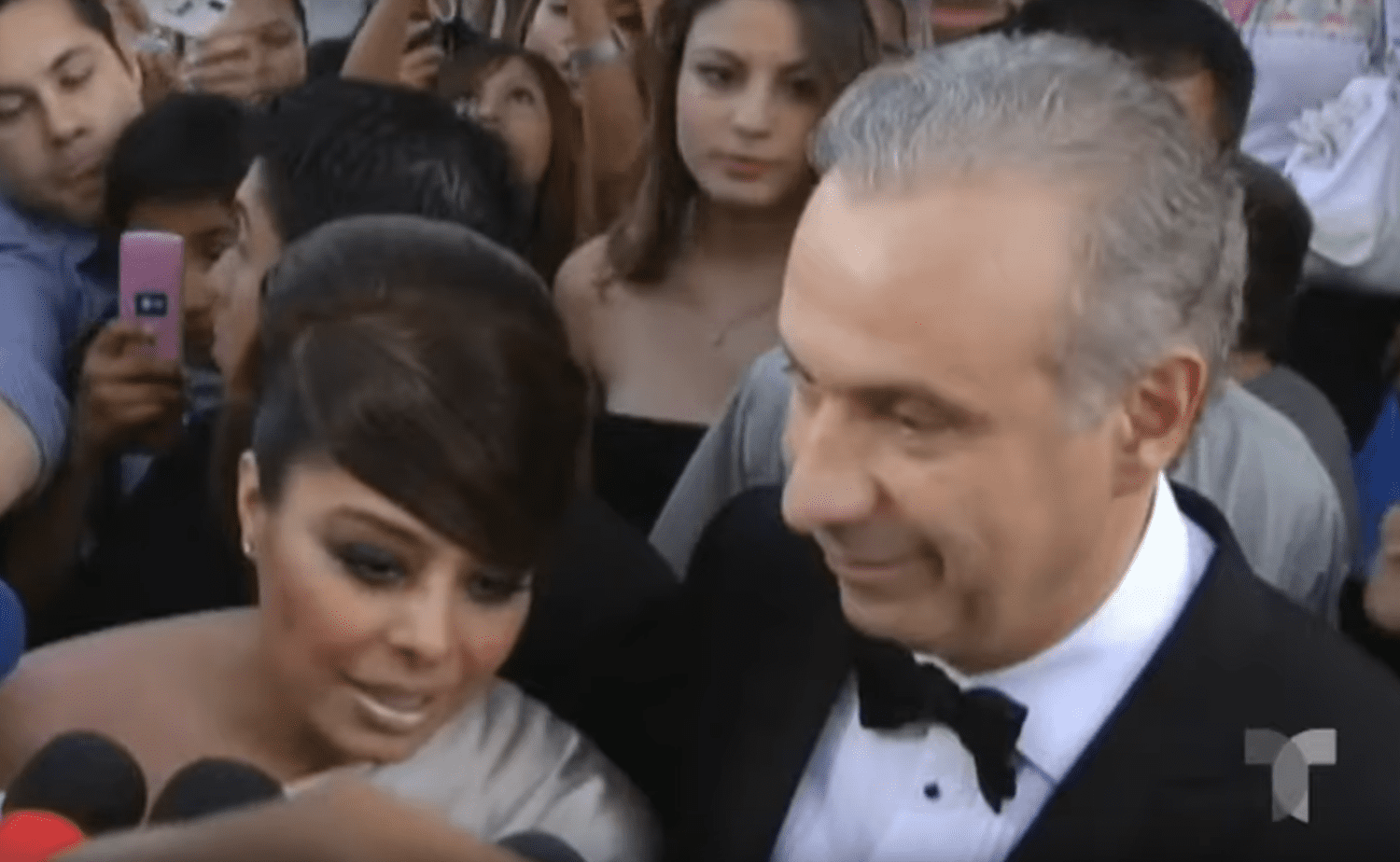 Juan Collado, uno de los abogados más reconocidos y prestigiosos de México, acompañado de su esposa, la actriz Yadhira Carillo. | Imagen: YouTube/Un Nuevo Día