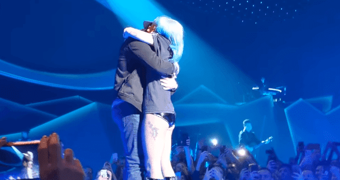 Gaga and Cooper hugging prior to the performance - Youtube/Garrett Gagnon
