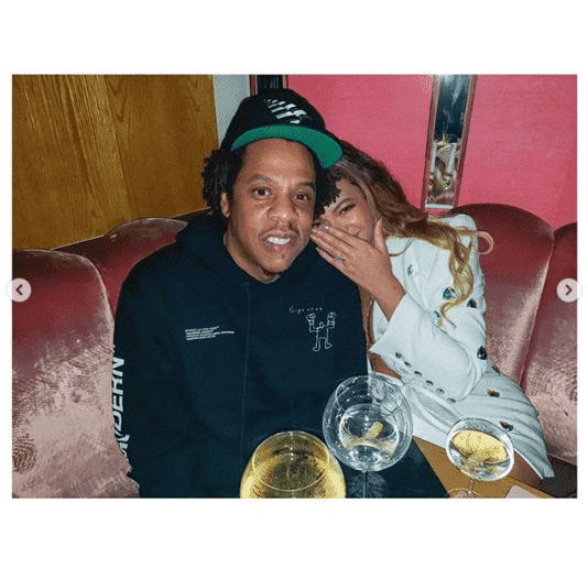 Beyoncé and Jay-Z cuddle in a booth at Michael B. Jordan's party. | Photo: Instagram/beyonce
