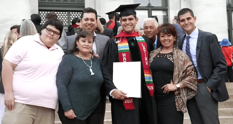 Octavio and Omar Viramontes with their family | Photo: CBS This Morning