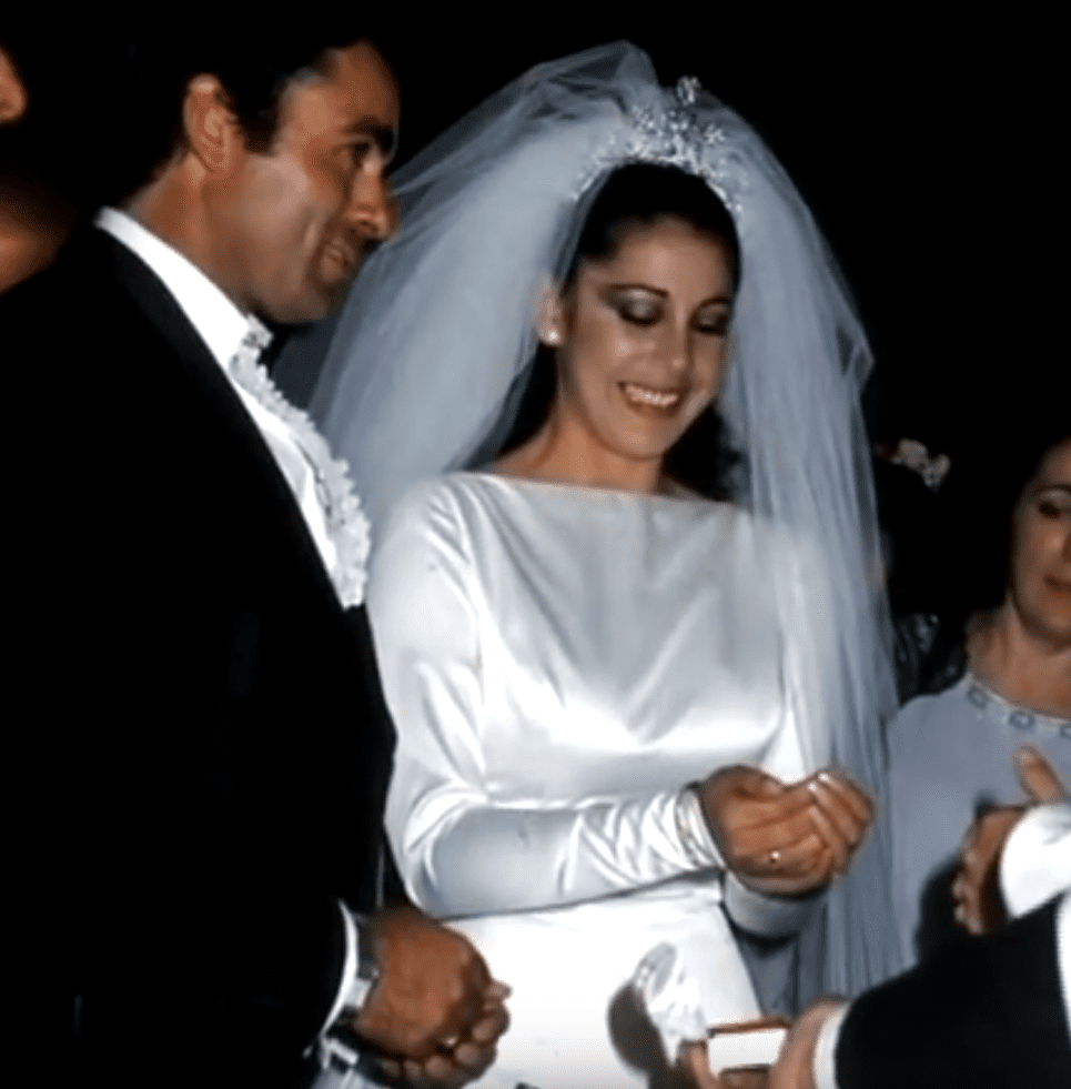 Isabel Pantoja y el torero Francisco Rivera, 'Paquirri', en Sevilla, durante su boda, el 30 de abril de 1983, en Sevilla. | Imagen: YouTube/jose bargues cebria