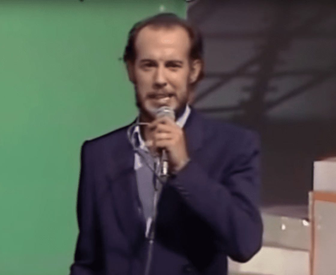 José Luis Fradejas, presentador español, conduciendo ‘Aplauso’ en 1982. | Imagen: YouTube/the_equalizer
