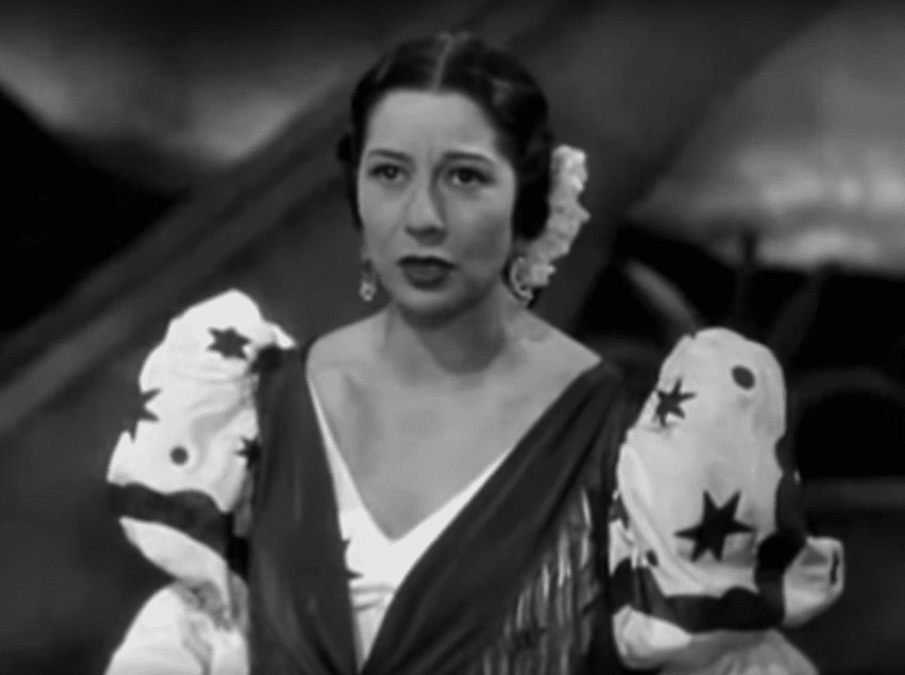 Concha Piquer, cantante y actriz española, en la película "Filigrana" de 1948. | Foto: YouTube/Old Spanish Film