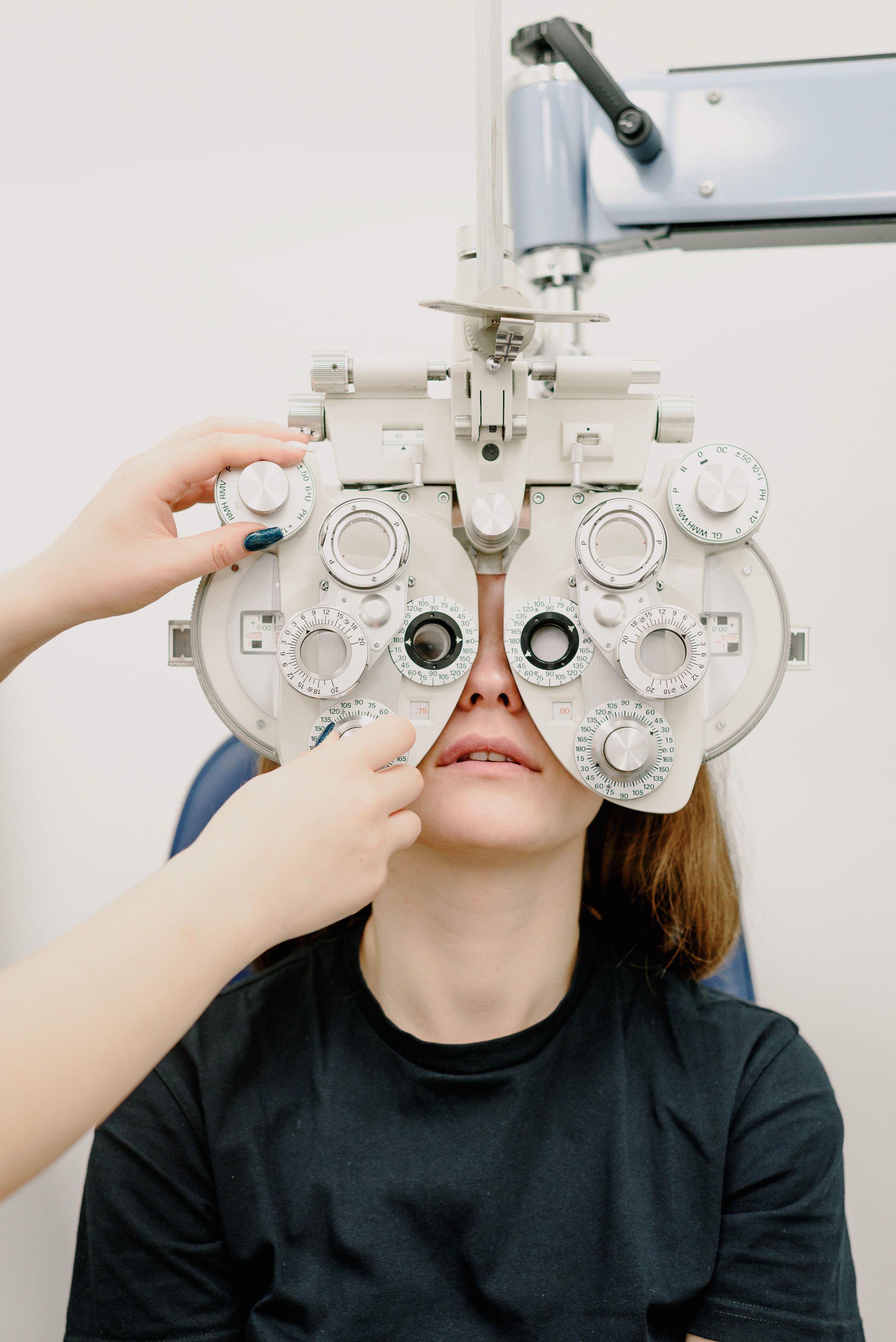 A woman getting her eyes checked | Source: Pexels