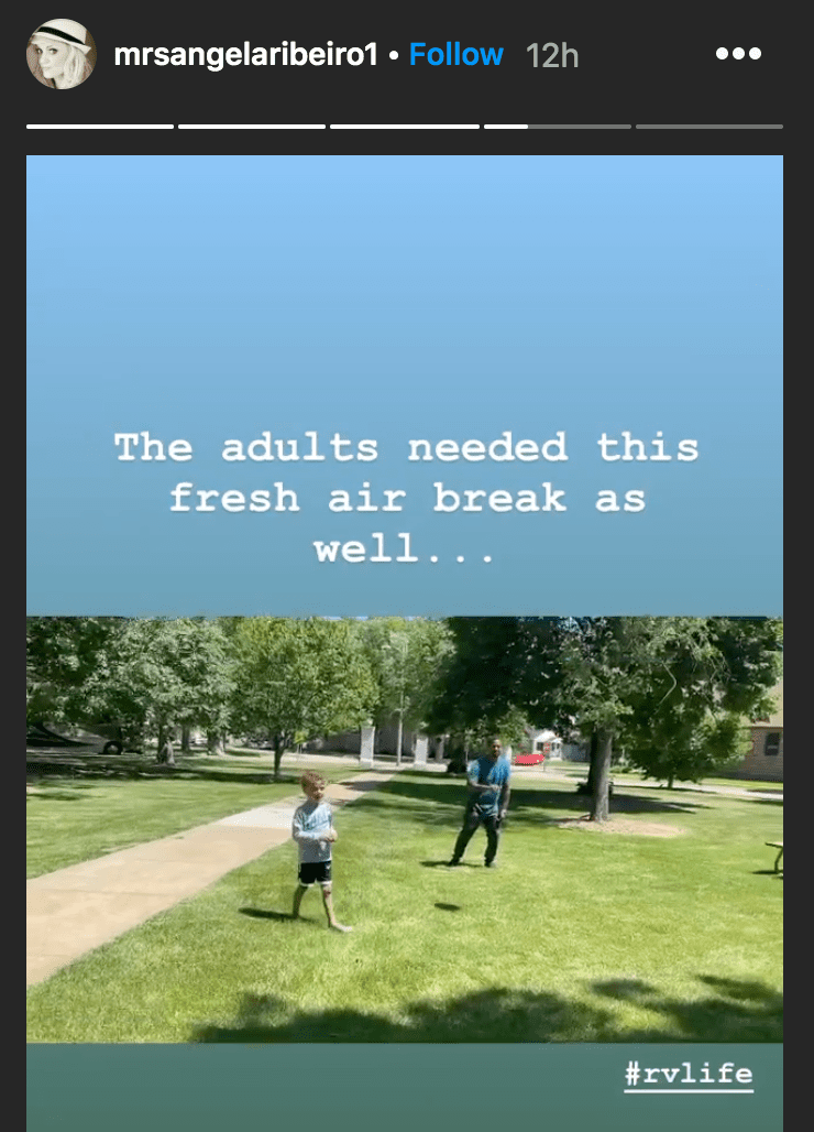 Alfonso Ribeiro and his son Alfonso Ribeiro Jr through around a Frisbee in a park in Nebraska | Source: Instagram.com/mrsangelaribeiro1