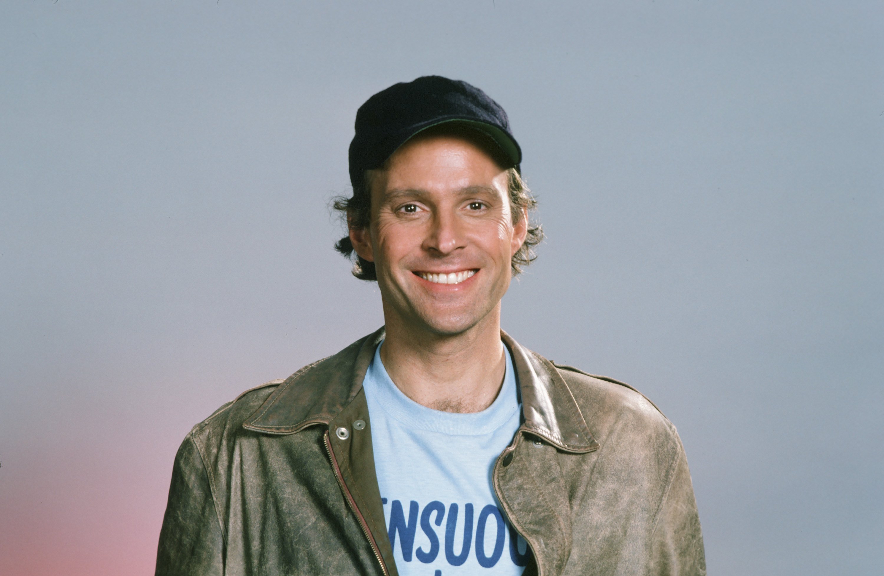 Dwight Schultz pictured in a studio as Captain "Howling Mad" Murdock for the 1983 TV series "The A-Team." | Photo: Getty Images