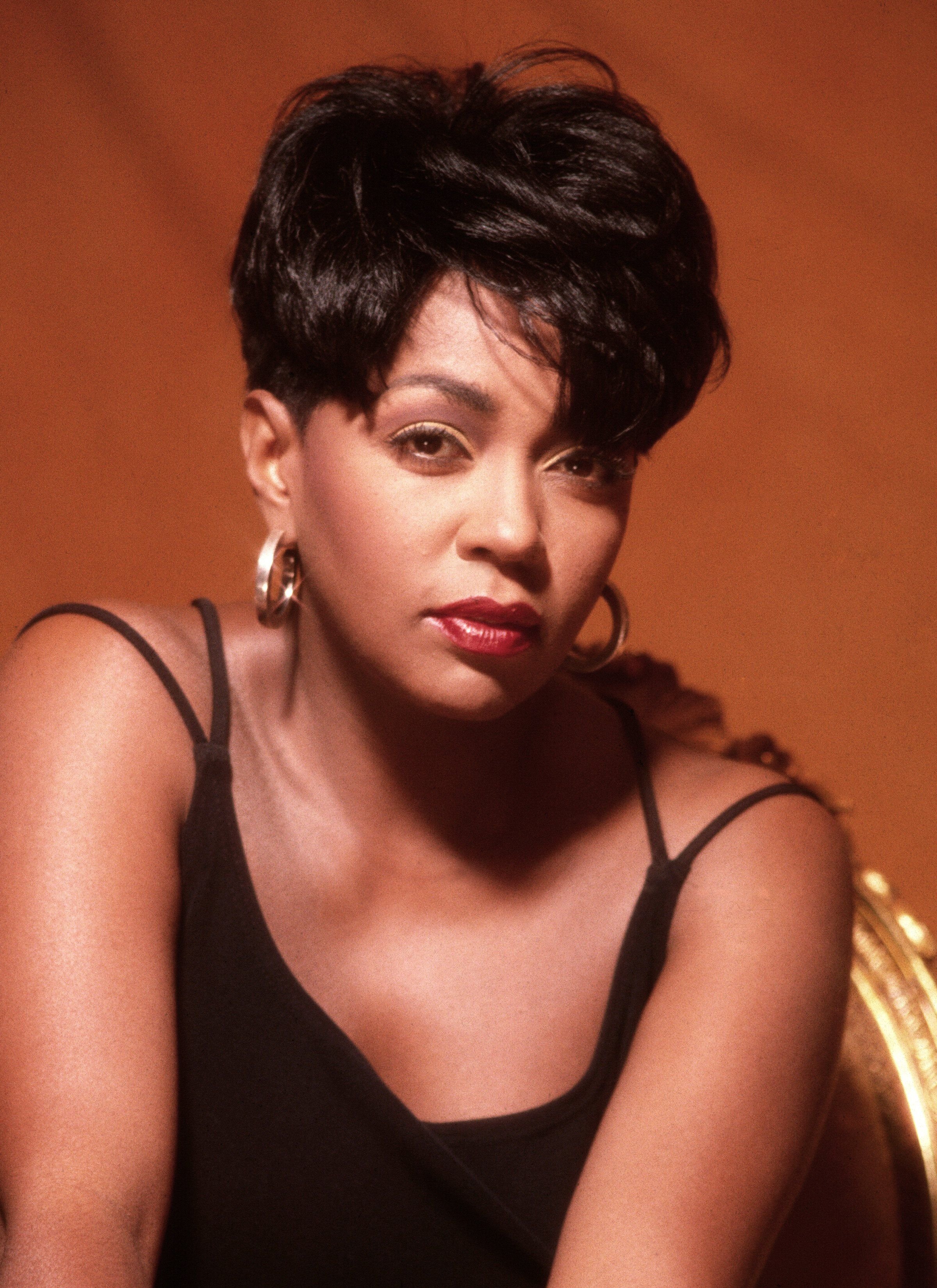 Singer Anita Baker poses for a portrait circa 1995 in Los Angeles, California. | Photo: Getty Images.