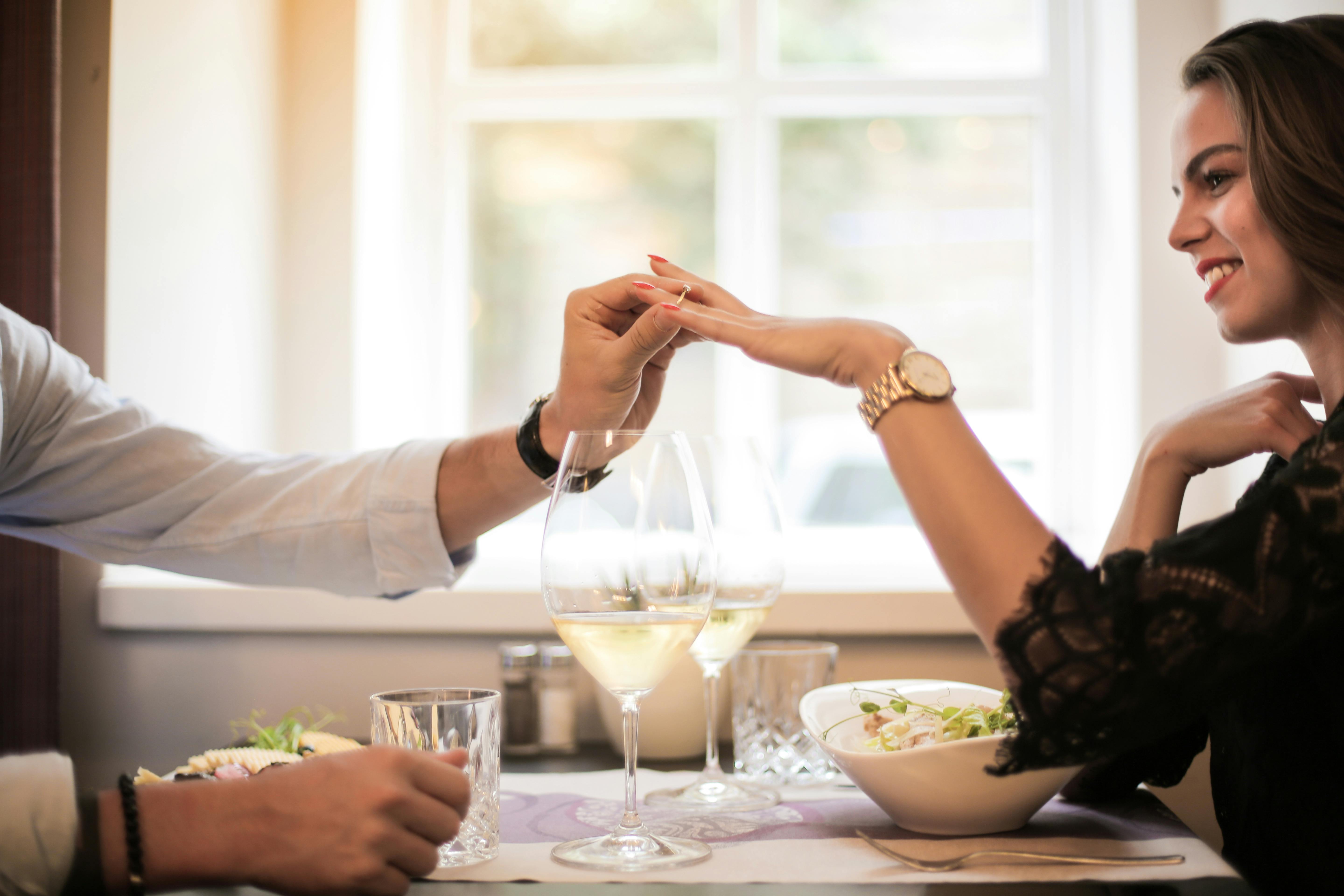 Man and woman dining | Source: Pexels