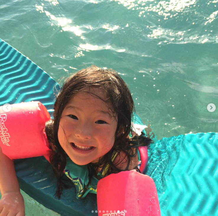 Naleigh enjoys a day in the water during a family outing | Source: Instagram/katherineheigl