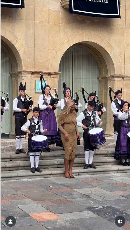 Serena Williams sways to the music from the bagpipes, as seen from a video clip dated October 23, 2025 | Source: Instagram/fundacionprincesadeasturias